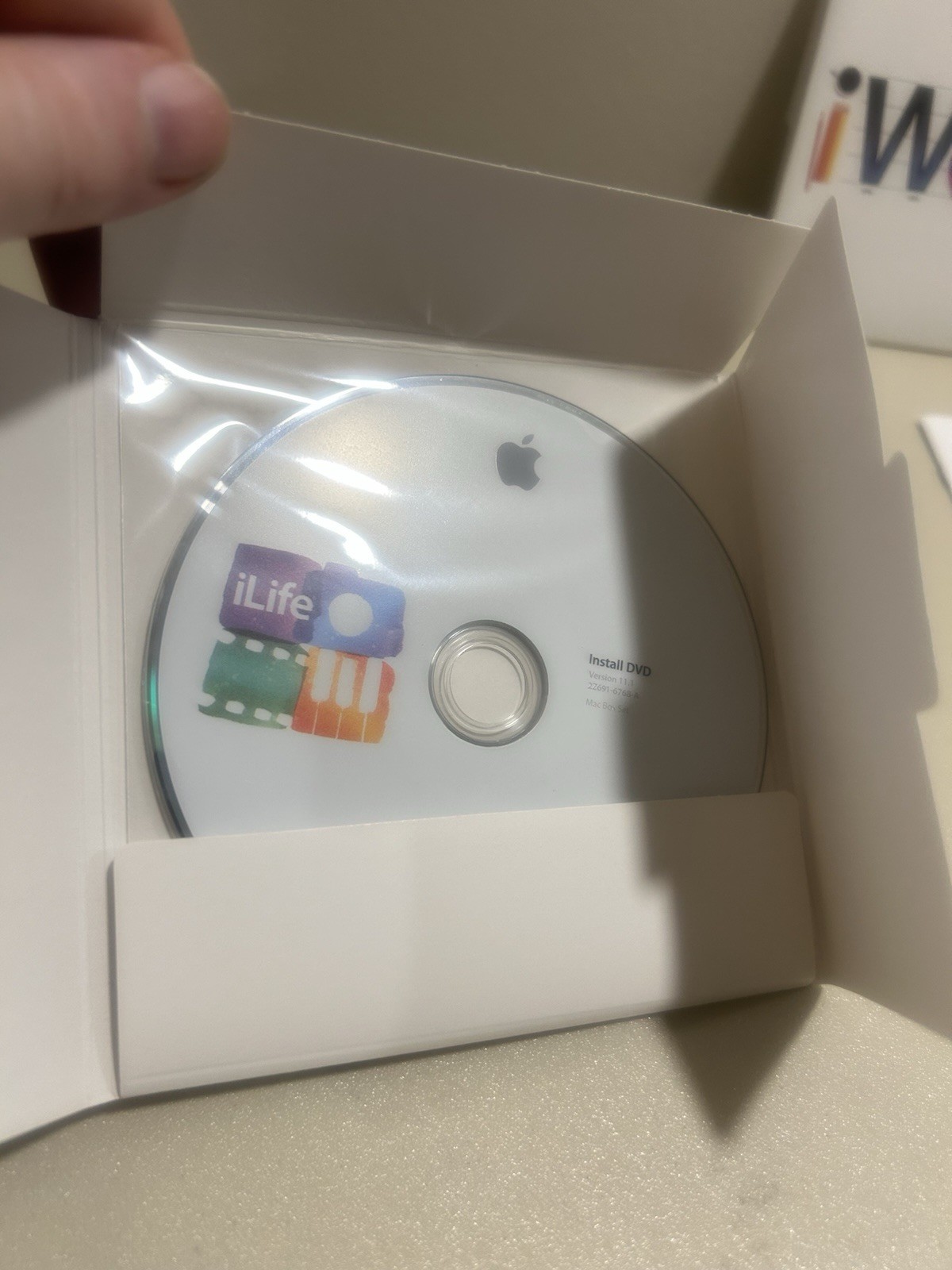 Apple Mac Box Set Includes Mac OS X Office Mac iLife 11 iWork 09 MC680Z/A