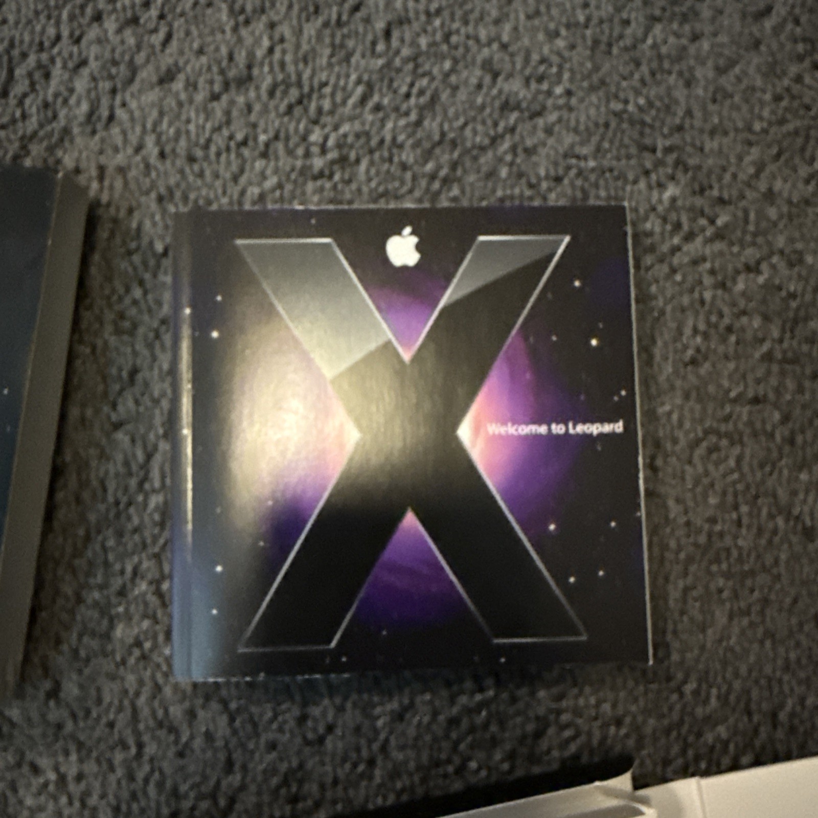 Mac OS x Leopard 10.5.1 Retail Pack Disc Version with Manual