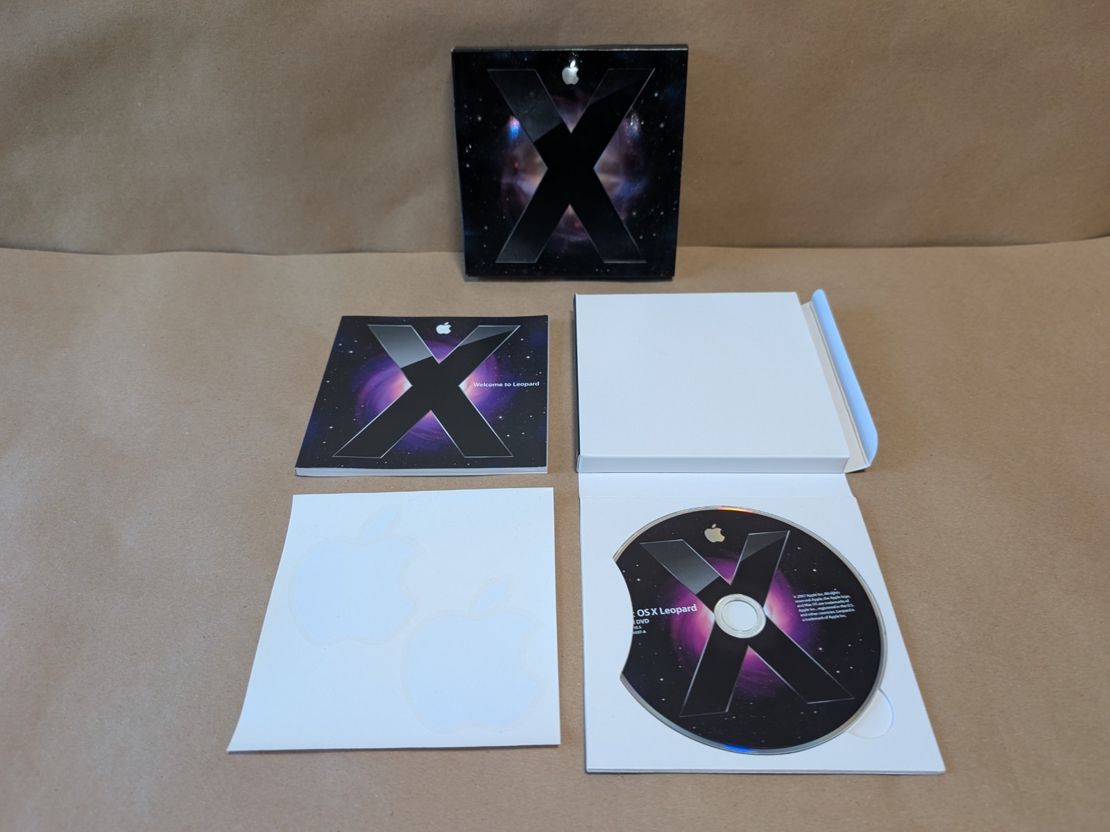 Apple Mac OS X Leopard version 10.5 w/Manual