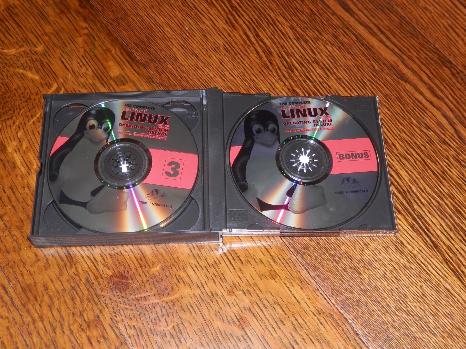 Redhat Linux 5.2 Operating System Deluxe 90s Rare – (4) CDs