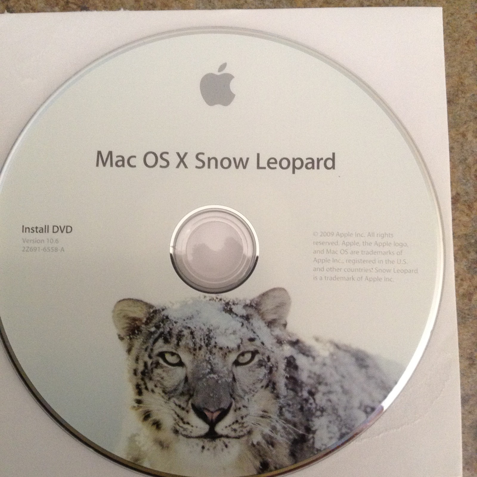 Apple Mac OS X Snow Leopard 10.6.3 DVD w/OS 10.6.8 ComboUpdate DVD