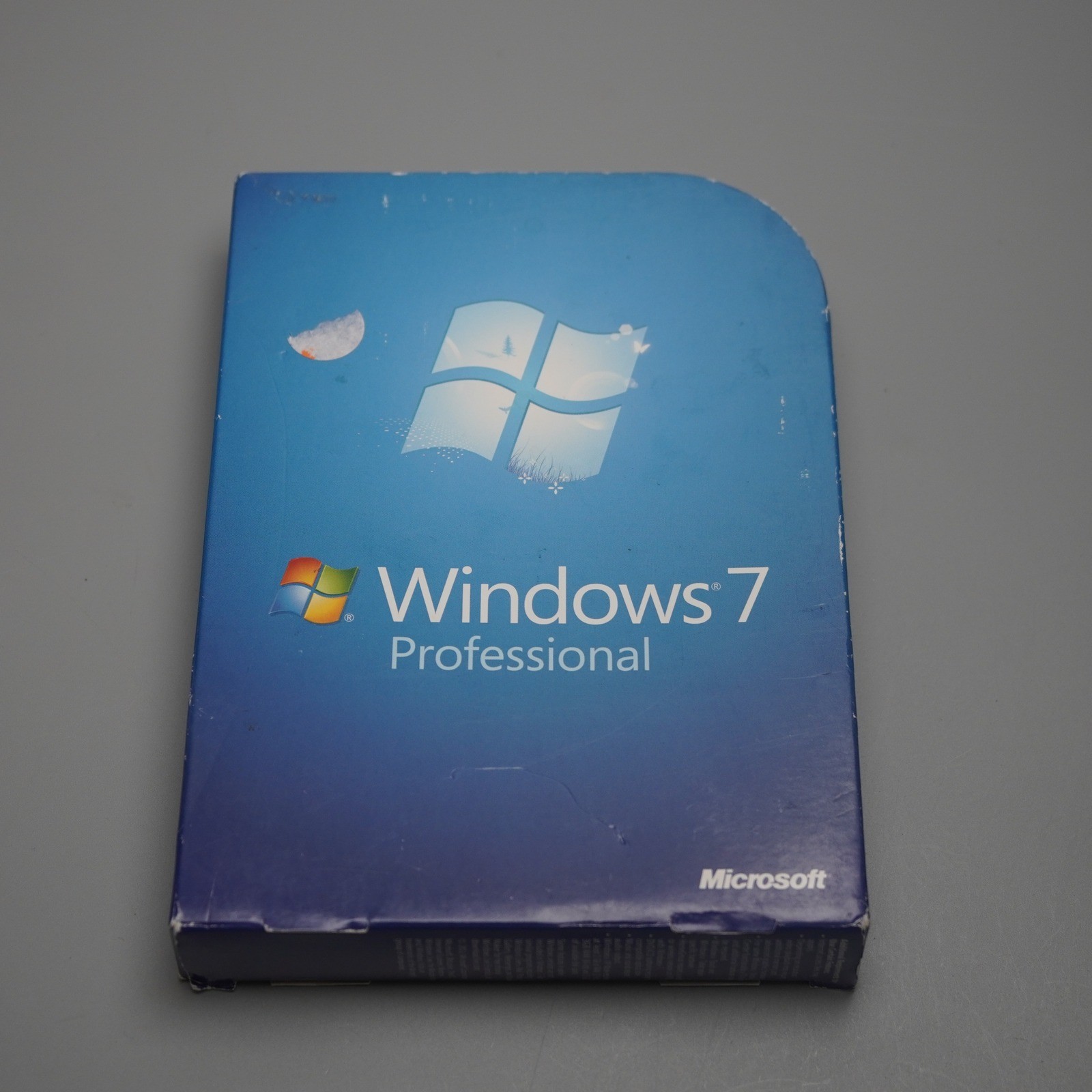 Microsoft Windows 7 Professional 64-bit Service Pack 1 DVD Includes Product Key