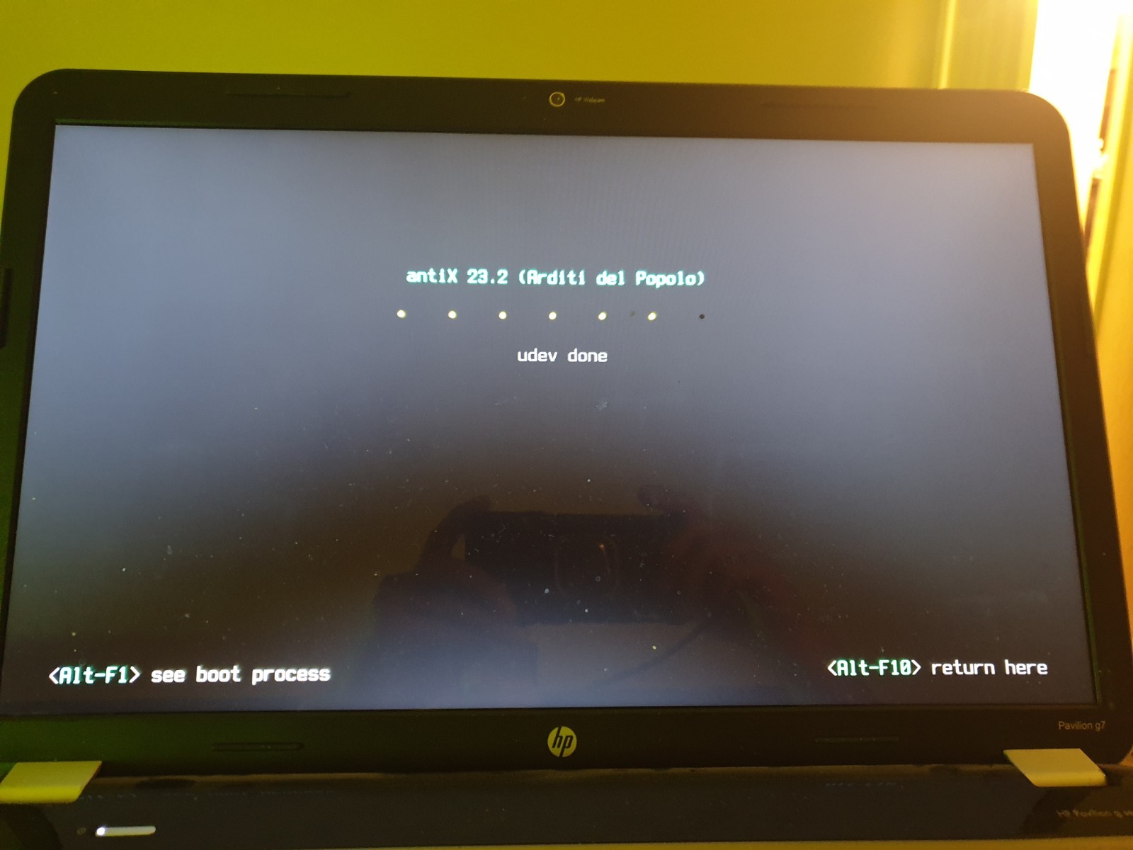 Linux antiX V23.2, 32-bit, Bootable Live and Install USB Flash Drive