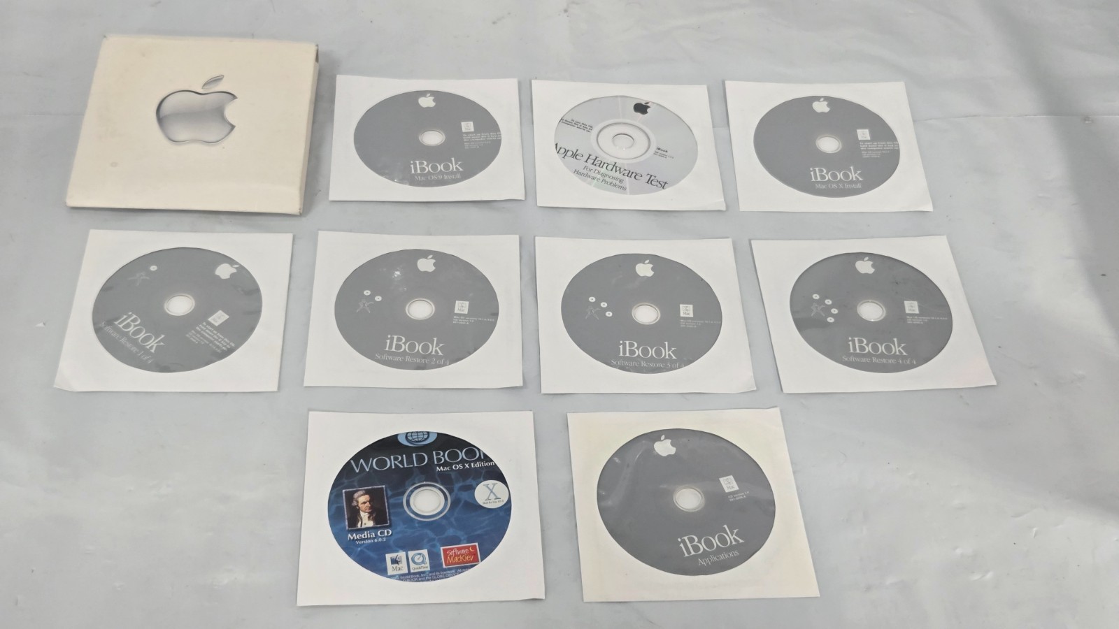 iBook G4 System Restore 8 Discs & World Book Mac 10.1.4, 9.2.2 LOT of 8