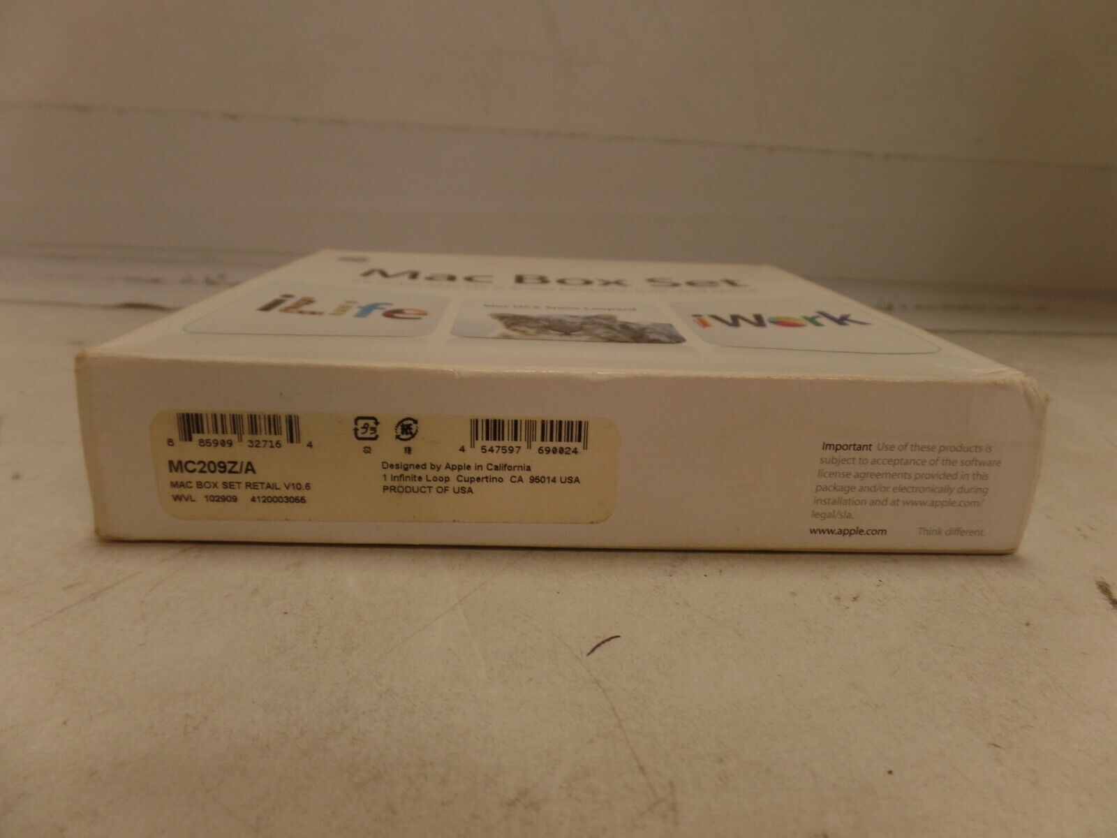 Apple Mac Box Set Includes Mac OS X Snow Leopard iLife 09 iWork 09 MC209Z/A 