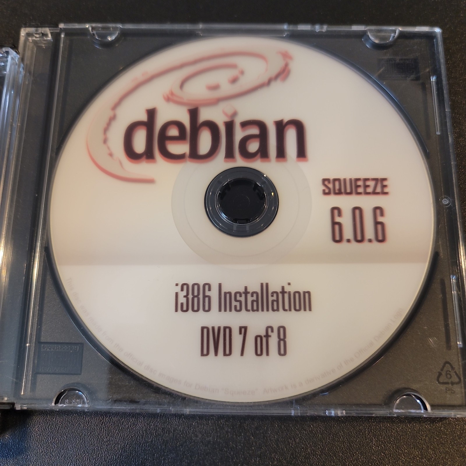 Debian Squeeze 6.0.6 i386 Instalation DVD Discs 8 Total Standalone Linux c2012
