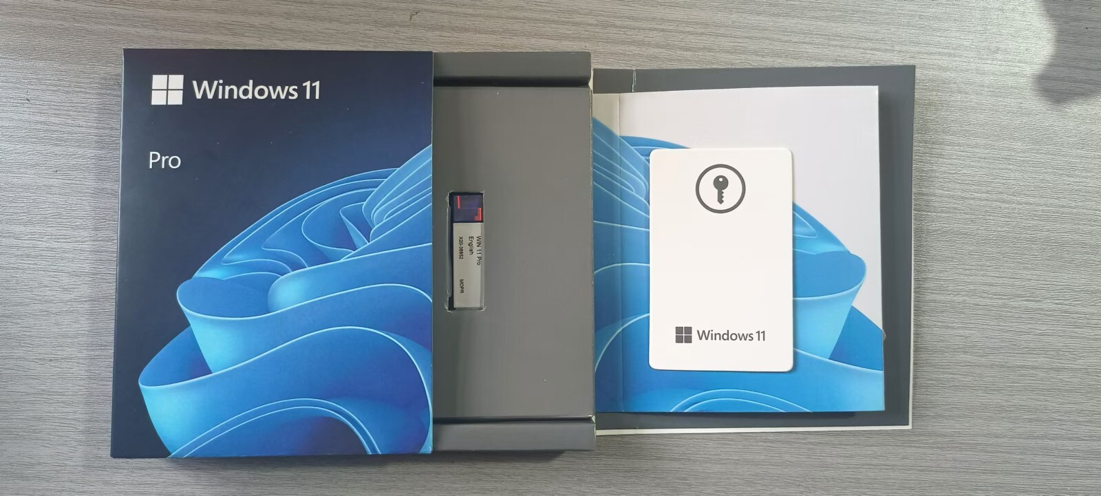 Brand New Microsoft Windows 11 Professional 64-bit USB Stick + KEY sticker