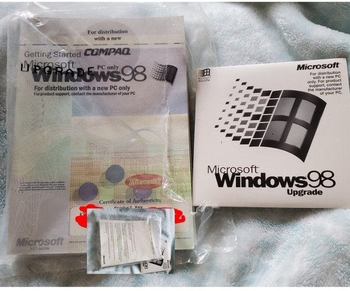 Microsoft Windows 98 Upgrade CD-ROM w/ product key unSealed unused