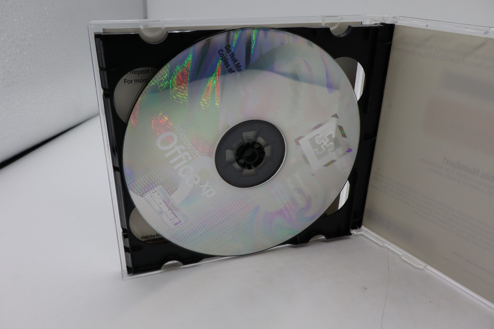 Microsoft Windows XP Professional Upgrade Version 2002 w/ Case, CD & Product Key