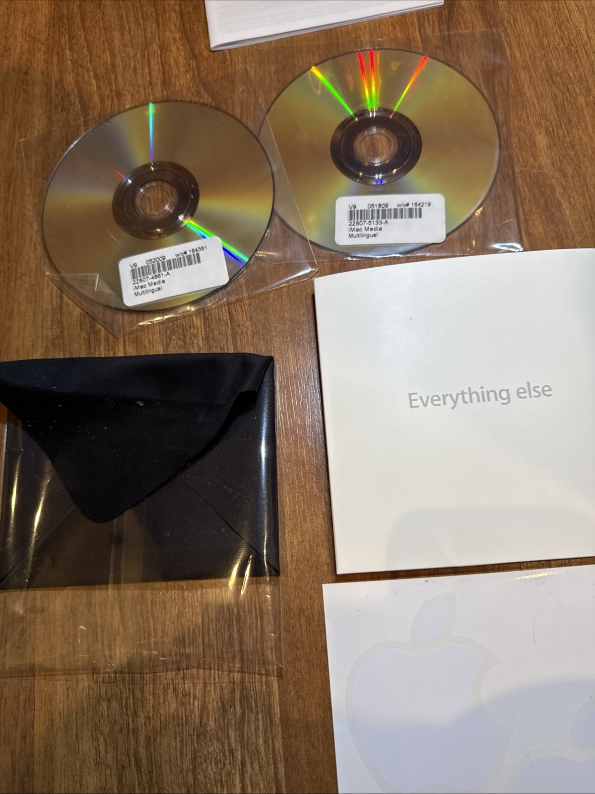 Macintosh iMac OS X 10.5.6 Install & Applications DVD OEM + Cloth, Stickers 2009