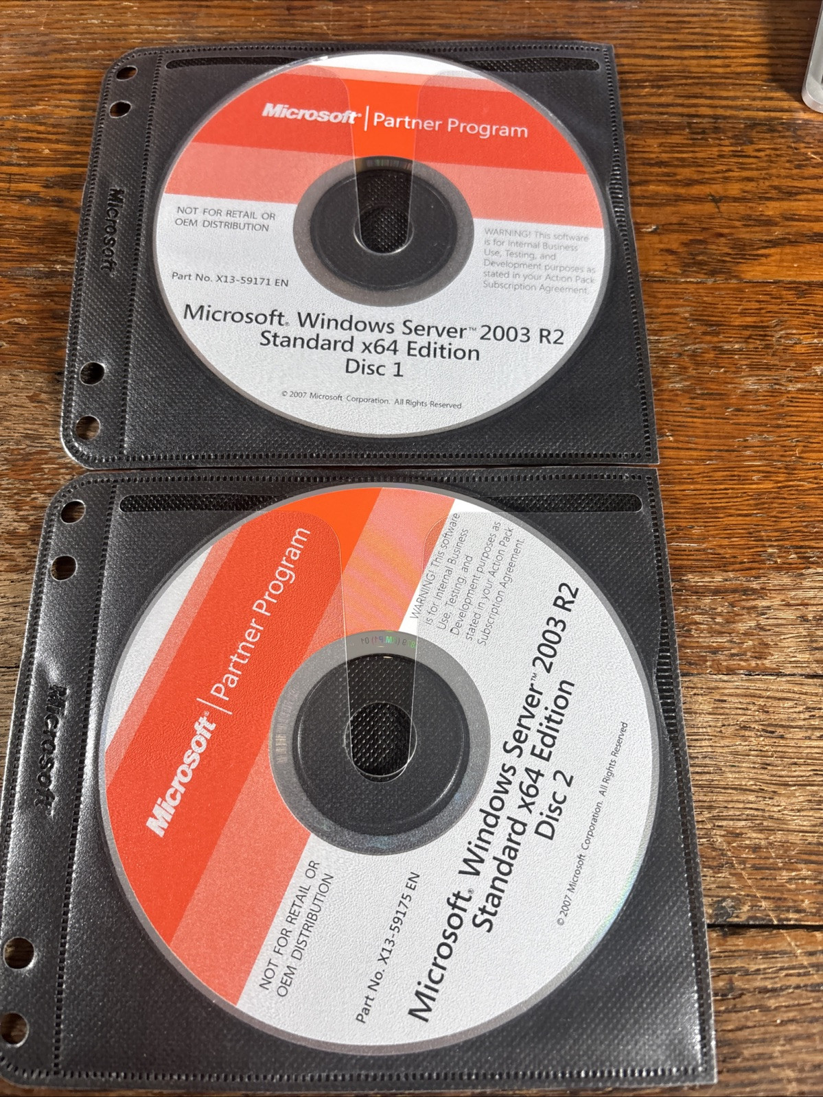 Microsoft Windows Small Business Server 2003 R2 Standard Edition With Key
