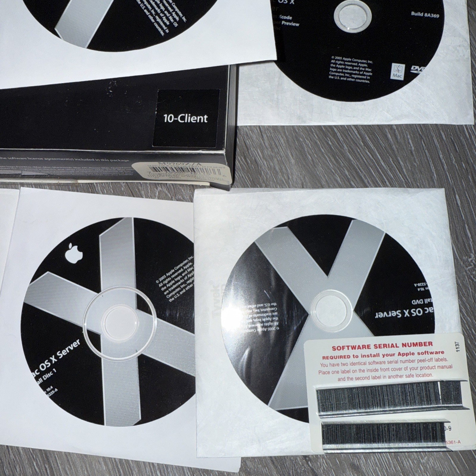 Apple Mac OS X Server 10.4 Tiger 10-Client w/2 LICENSES (M9769Z/A)