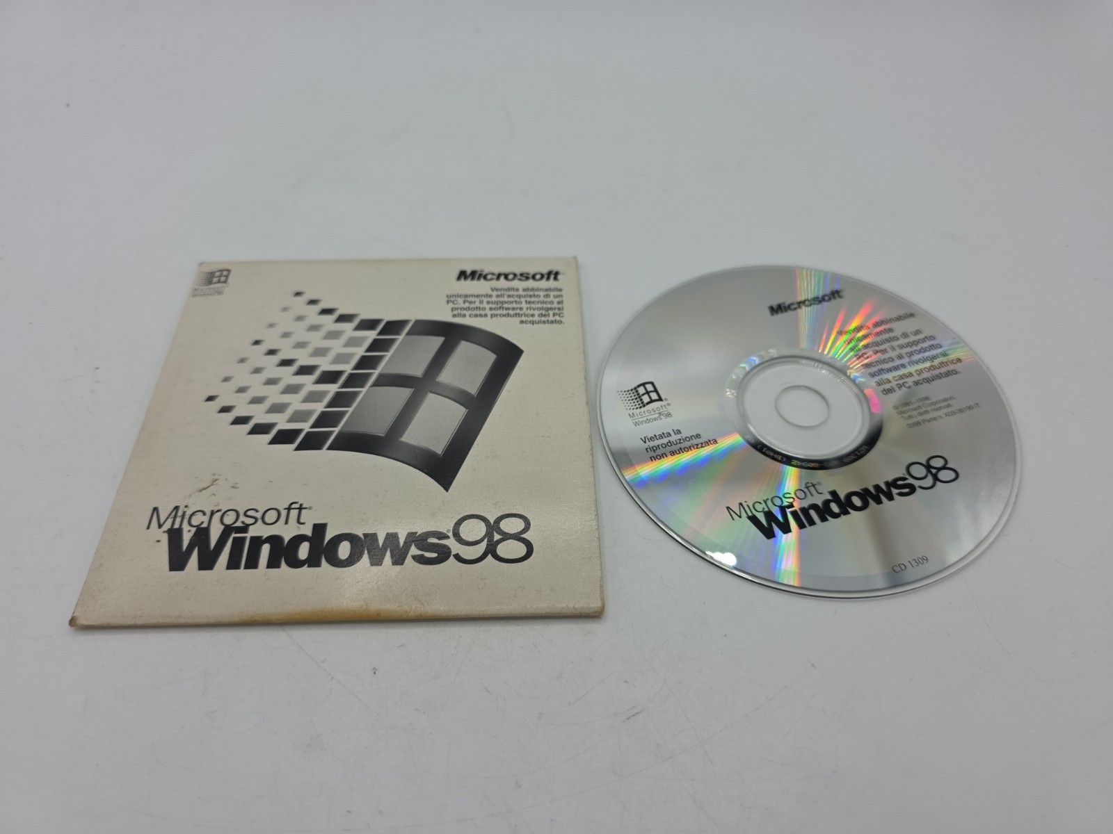 Windows 98 Microsoft Italian Operating System CD + PRODUCT KEY