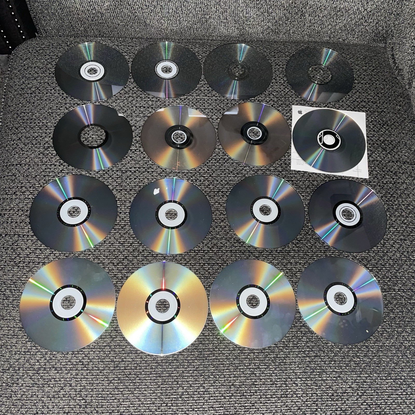 Rare Vintage Apple 16 Disc DVD CD iBook 691-3539-A Install Media 2004 iPhoto 1.3