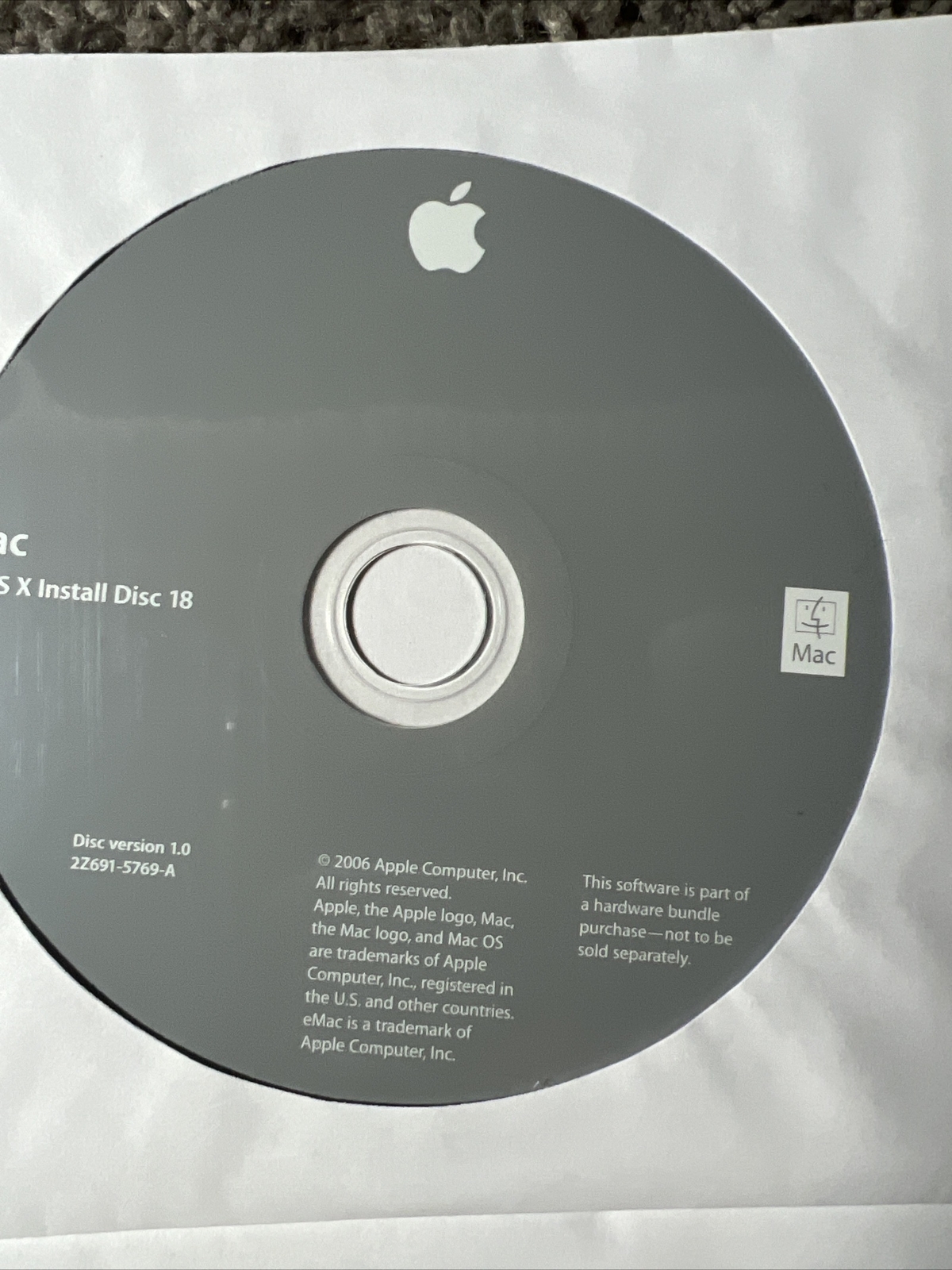 eMac Mac os x install disc 12-20 Disc Version 1.0 2006 Apple Computer Software