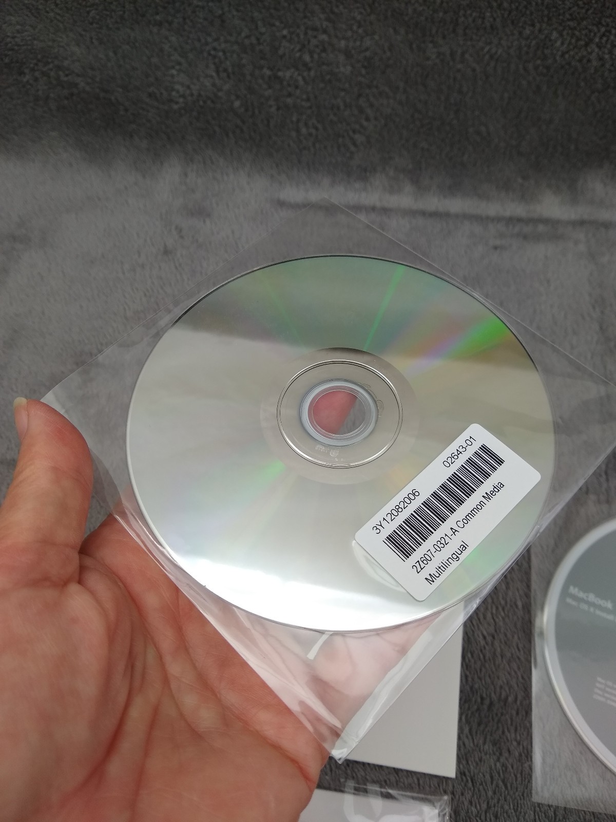 Mac OS X & Application Install Disc 1 & 2 OS 10.4.8 MacBook 2006 Booklet Apple