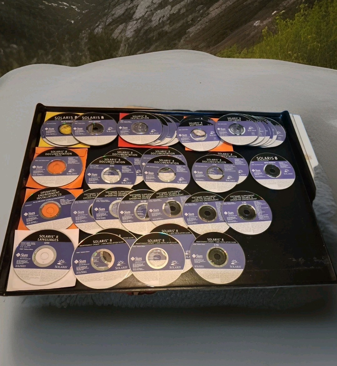 SUN Microsystems SOLARIS 8 -BOTH Intel & SPARC CDs only 58 DISCS bundle Lot