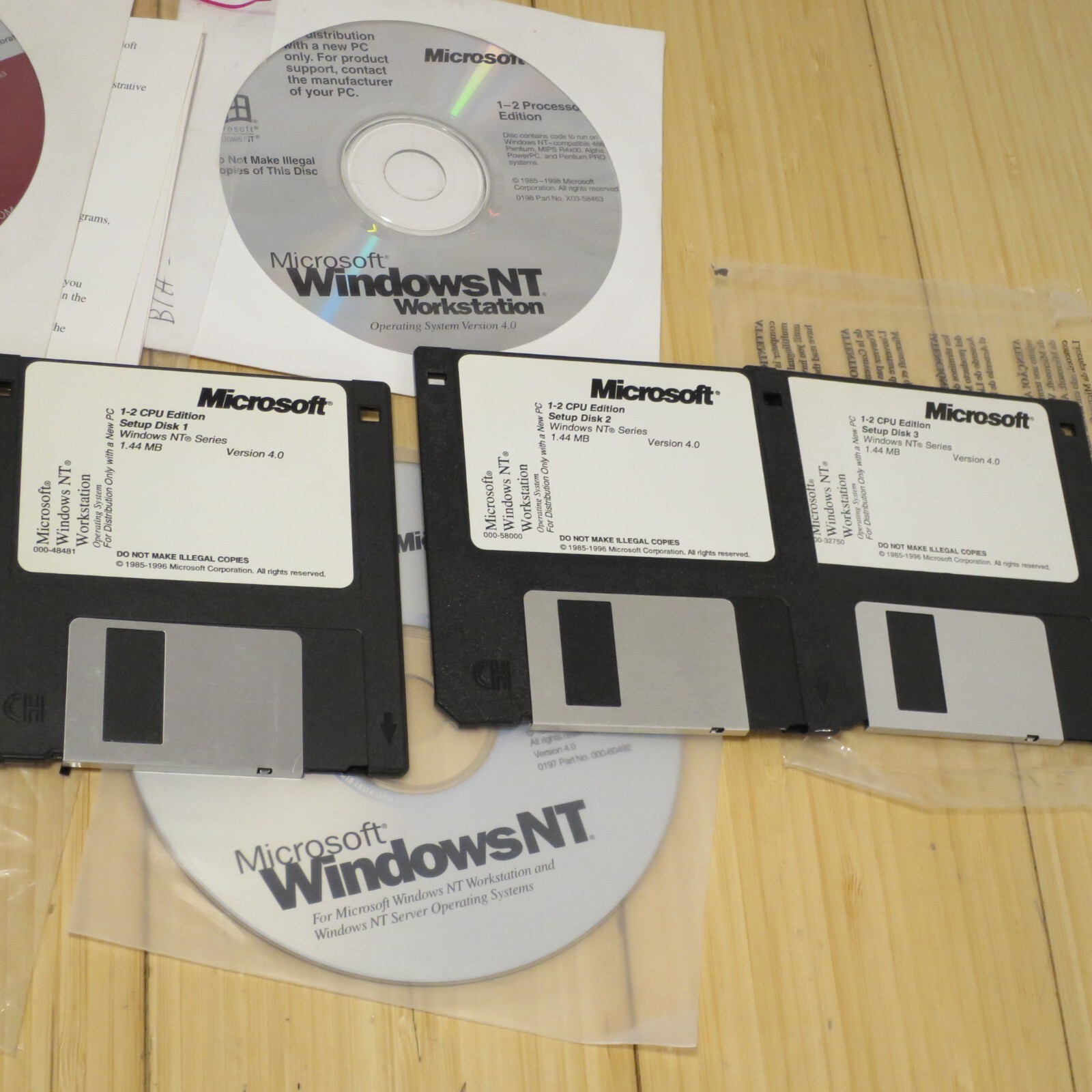 Microsoft Windows NT Workstation 4.0 SP3 CD-ROM, 3.5 disks, Manual & COA 06