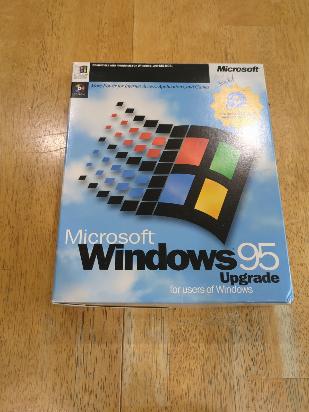 Microsoft Windows 95 Upgrade CD-ROM w/IE 4.0, Keys, Reg. Card In Box