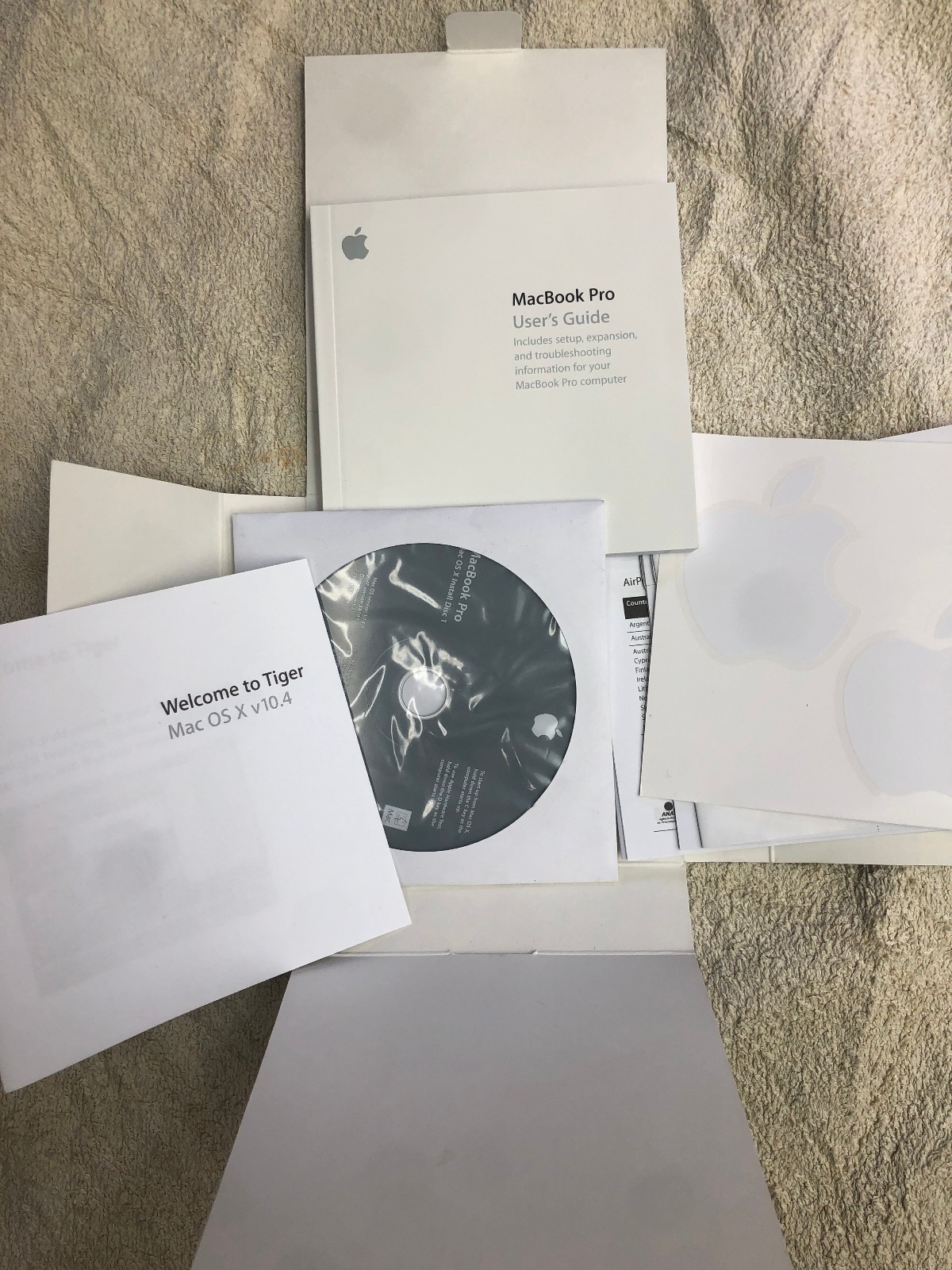 Apple MacBook Pro Mac OS X 10.4 Tiger Install Discs Manuals OEM 603-8156-A