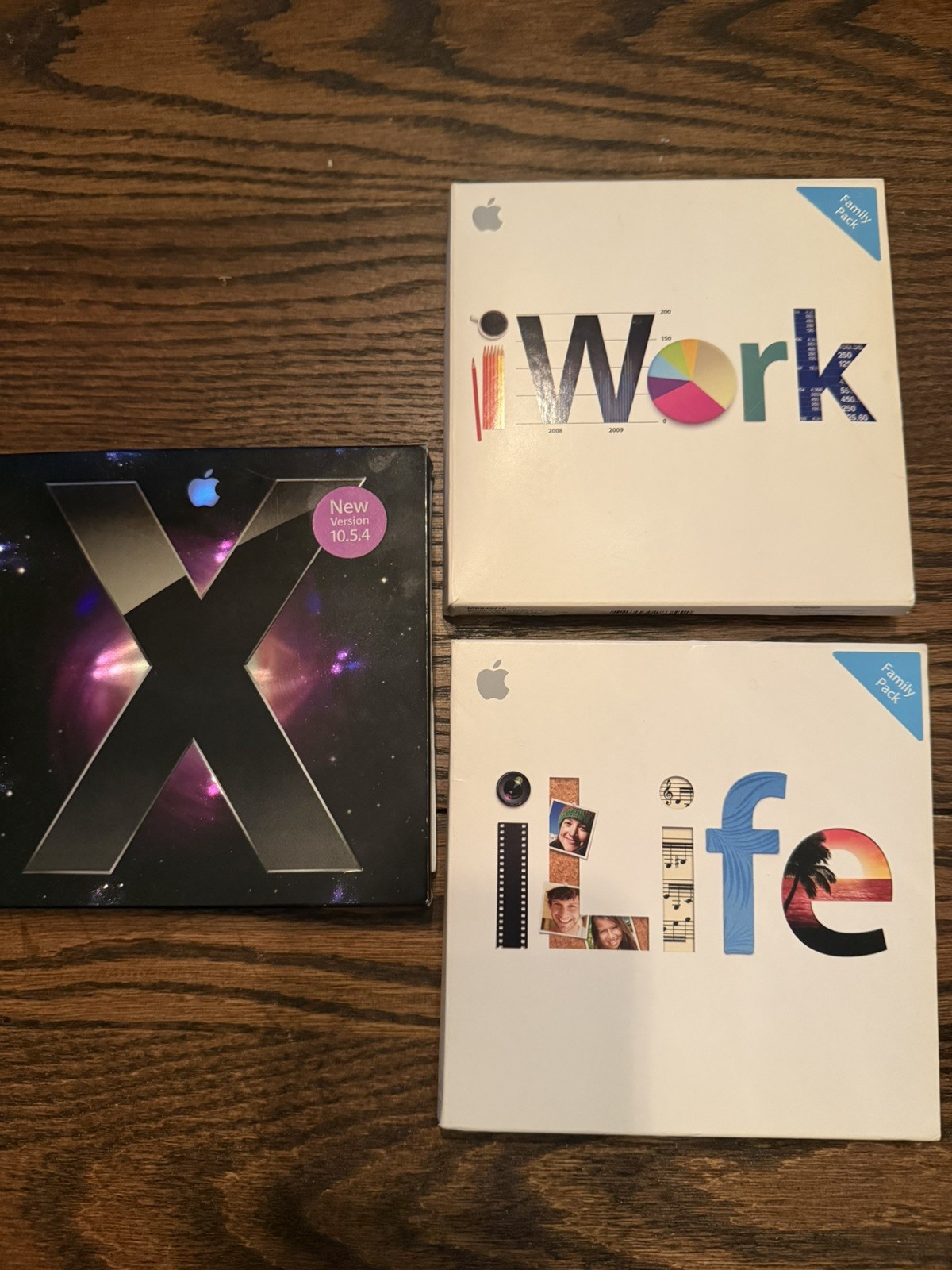 Apple Mac OS X version 10.5.4 With (I Work) And (I Life) Family Version