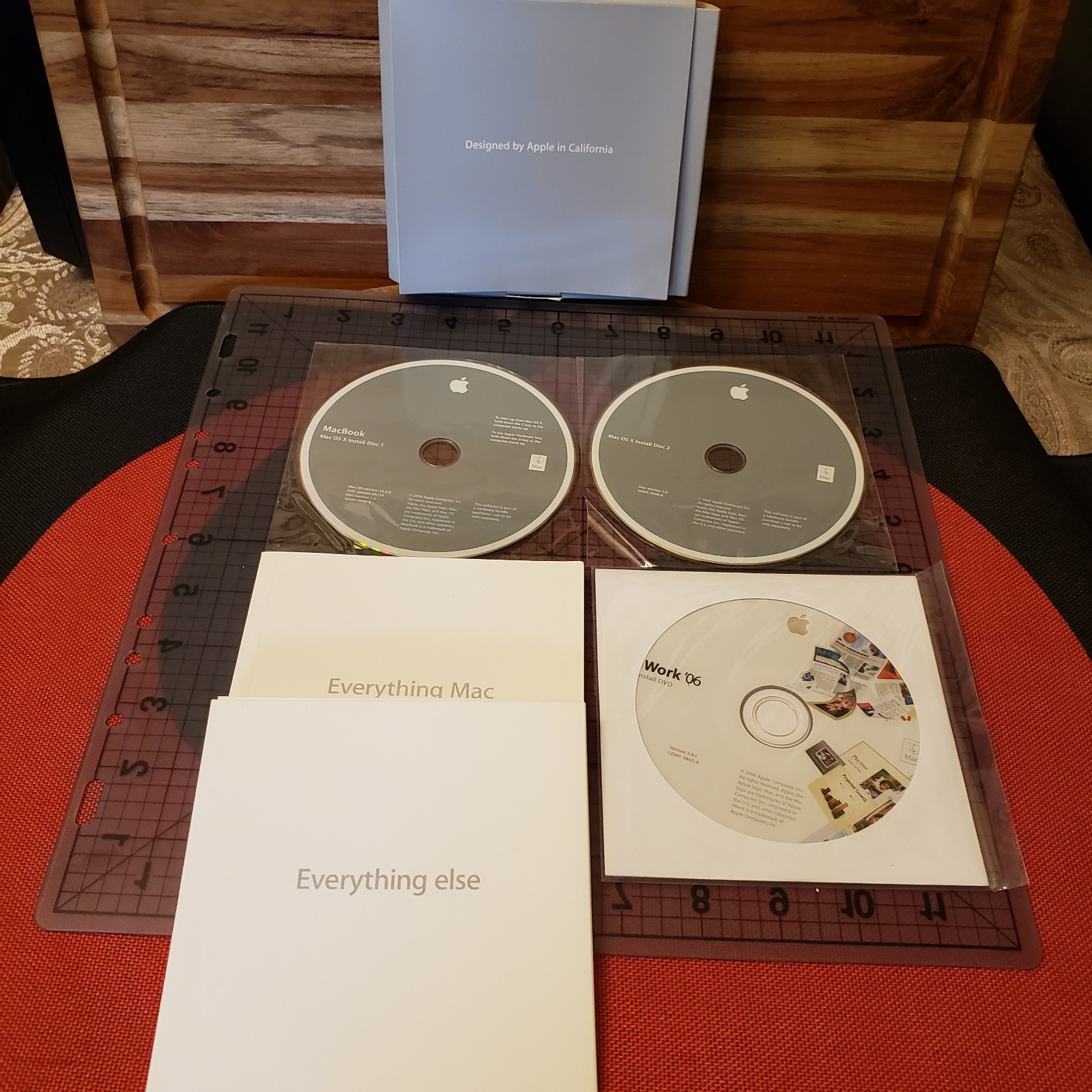 Mac OS X & Application Install Disc 1 & 2 OS 10.4.8 MacBook 2006 & iWork ’06