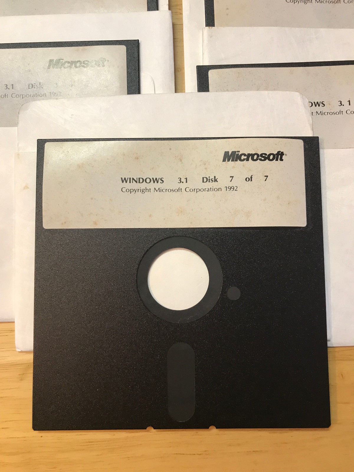 MICROSOFT WINDOWS 3.1 – 5.25″ DISKS W HARDSHELL CASE