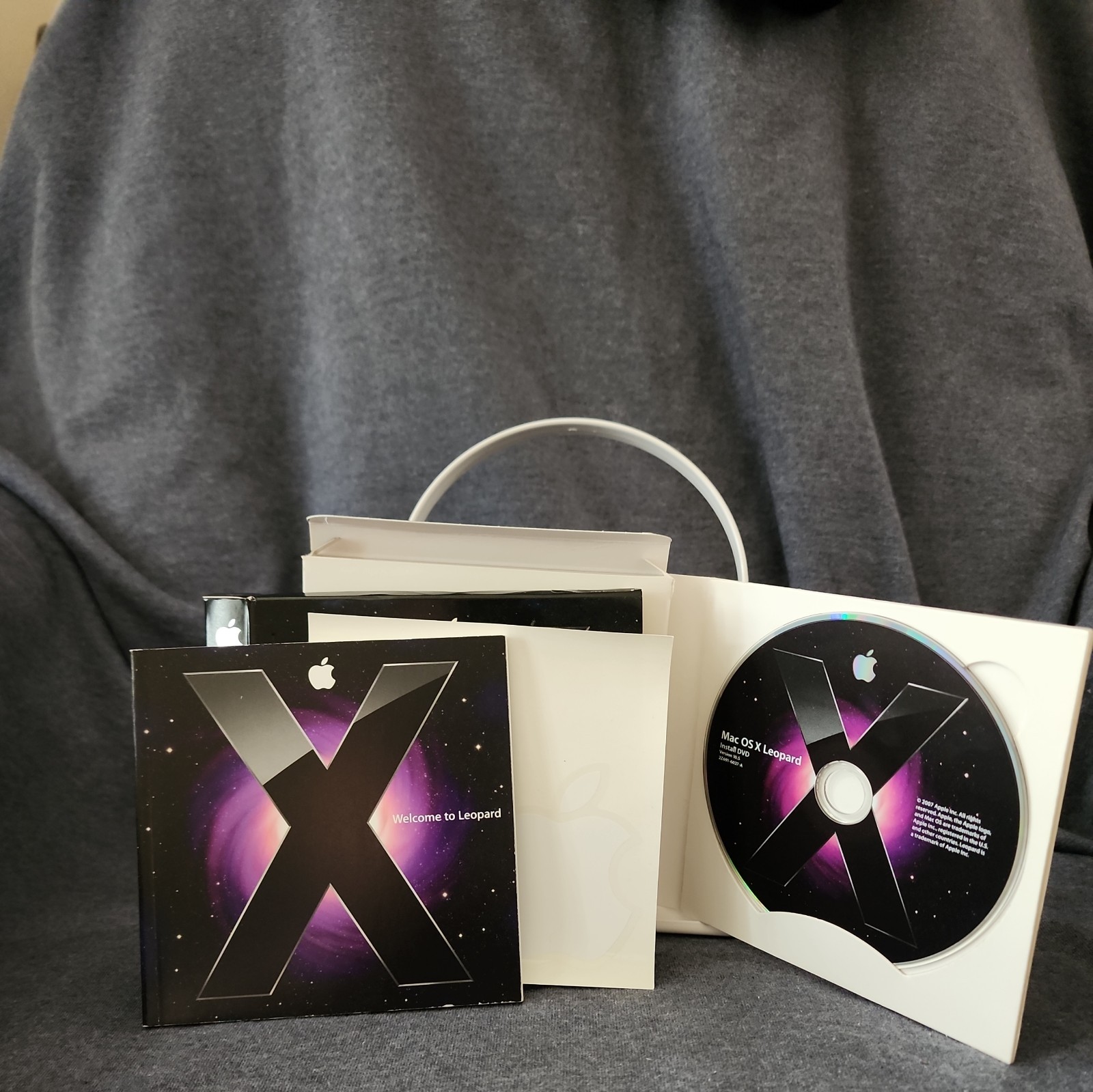 Apple Mac OS X Leopard Version v10.5 Install DVD + manual MB022Z/A family pack