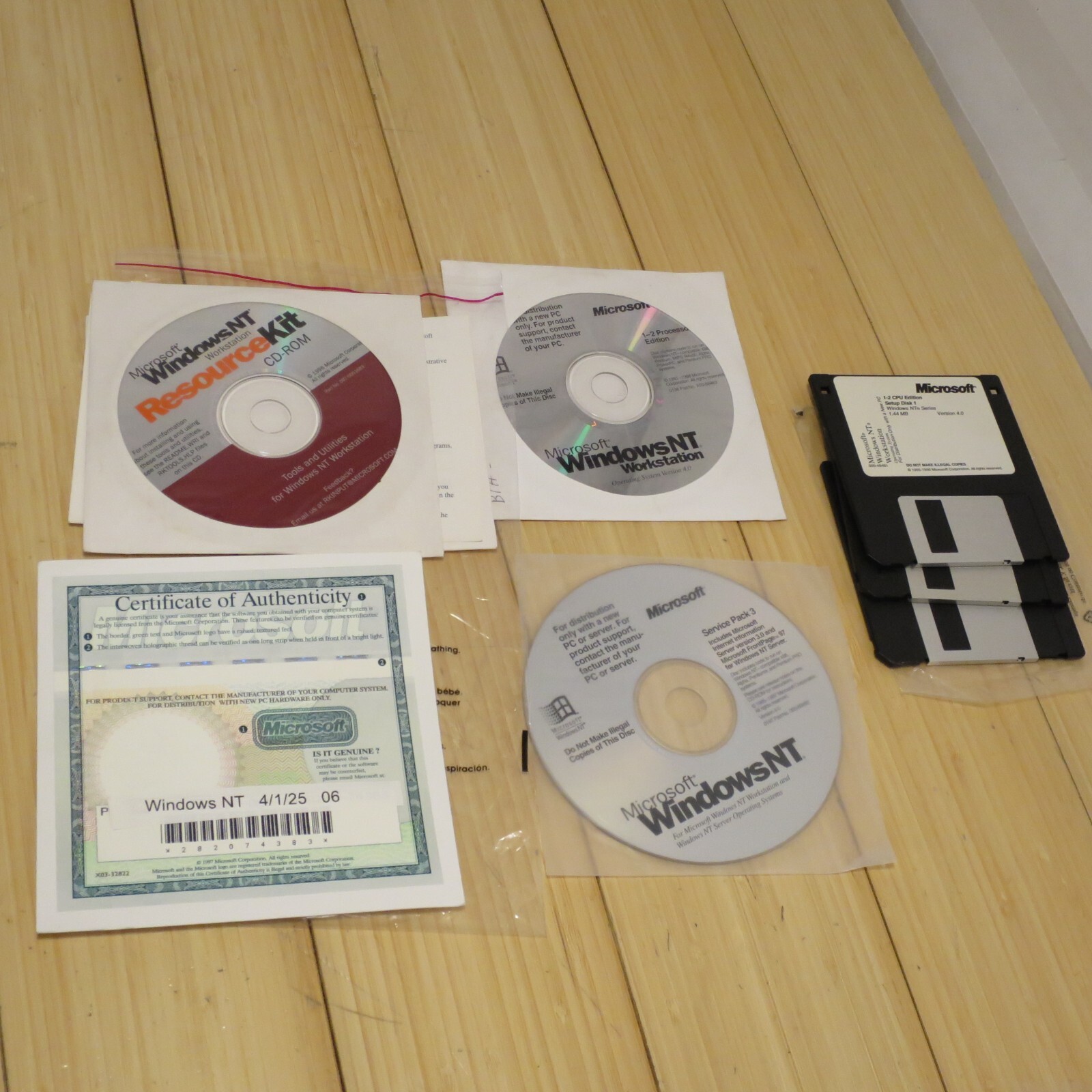 Microsoft Windows NT Workstation 4.0 SP3 CD-ROM, 3.5 disks, Manual & COA 06