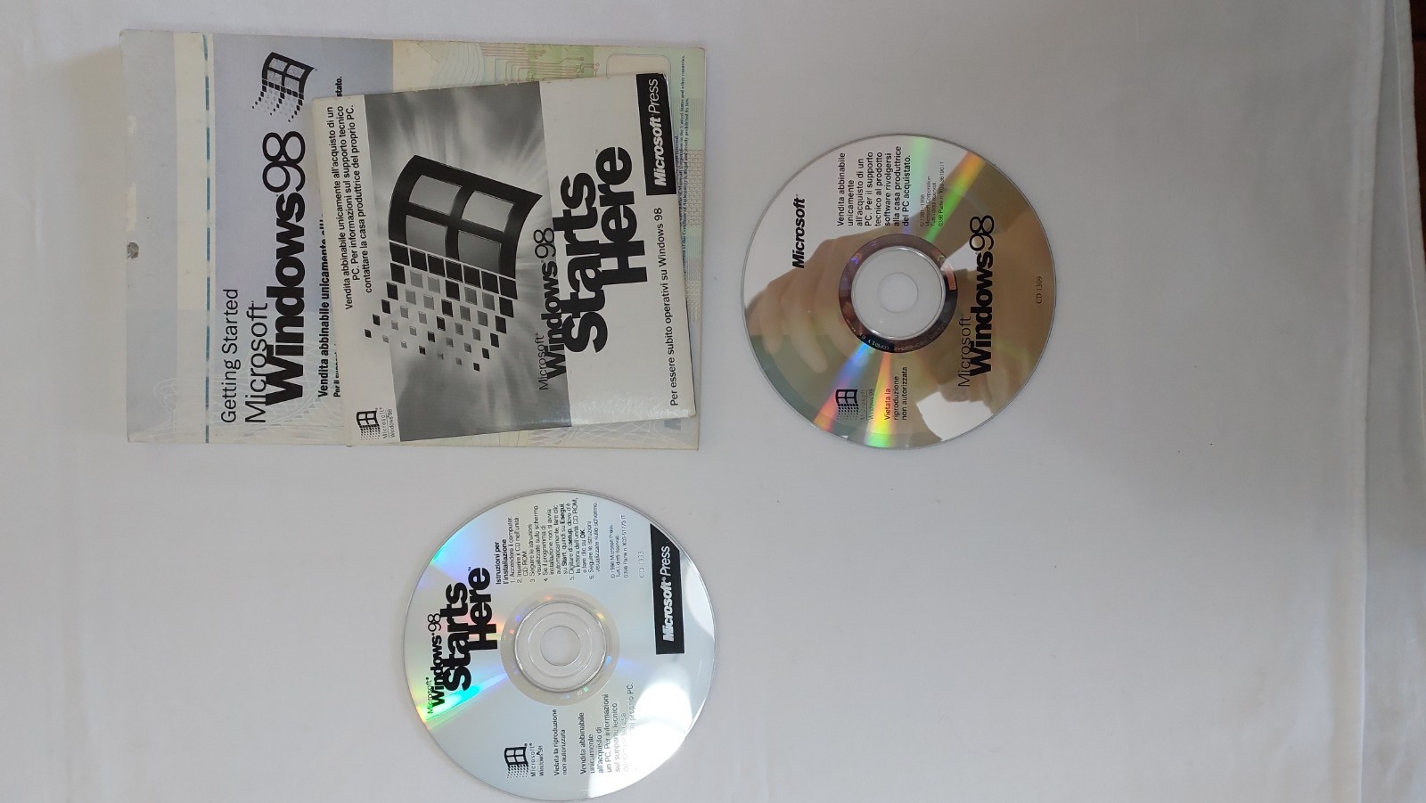 Microsoft Windows 98 CD Disc Original Installation Perfect Operating System