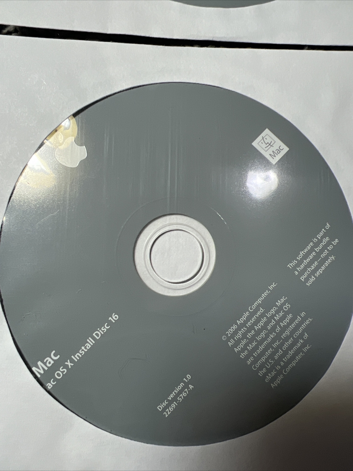eMac Mac os x install disc 12-20 Disc Version 1.0 2006 Apple Computer Software