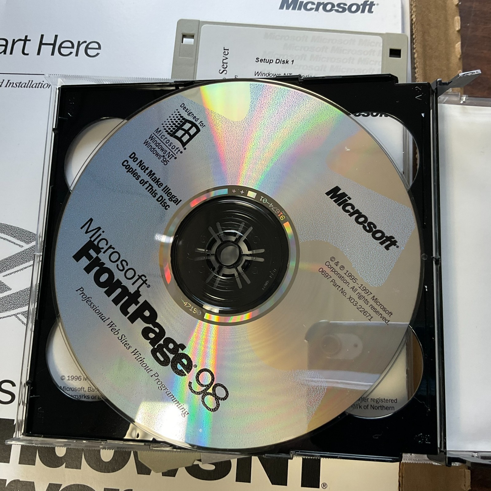 Windows NT Server 4.0 and NT Workstation 4.0 OS on CD’s and Diskette -SOLD AS IS