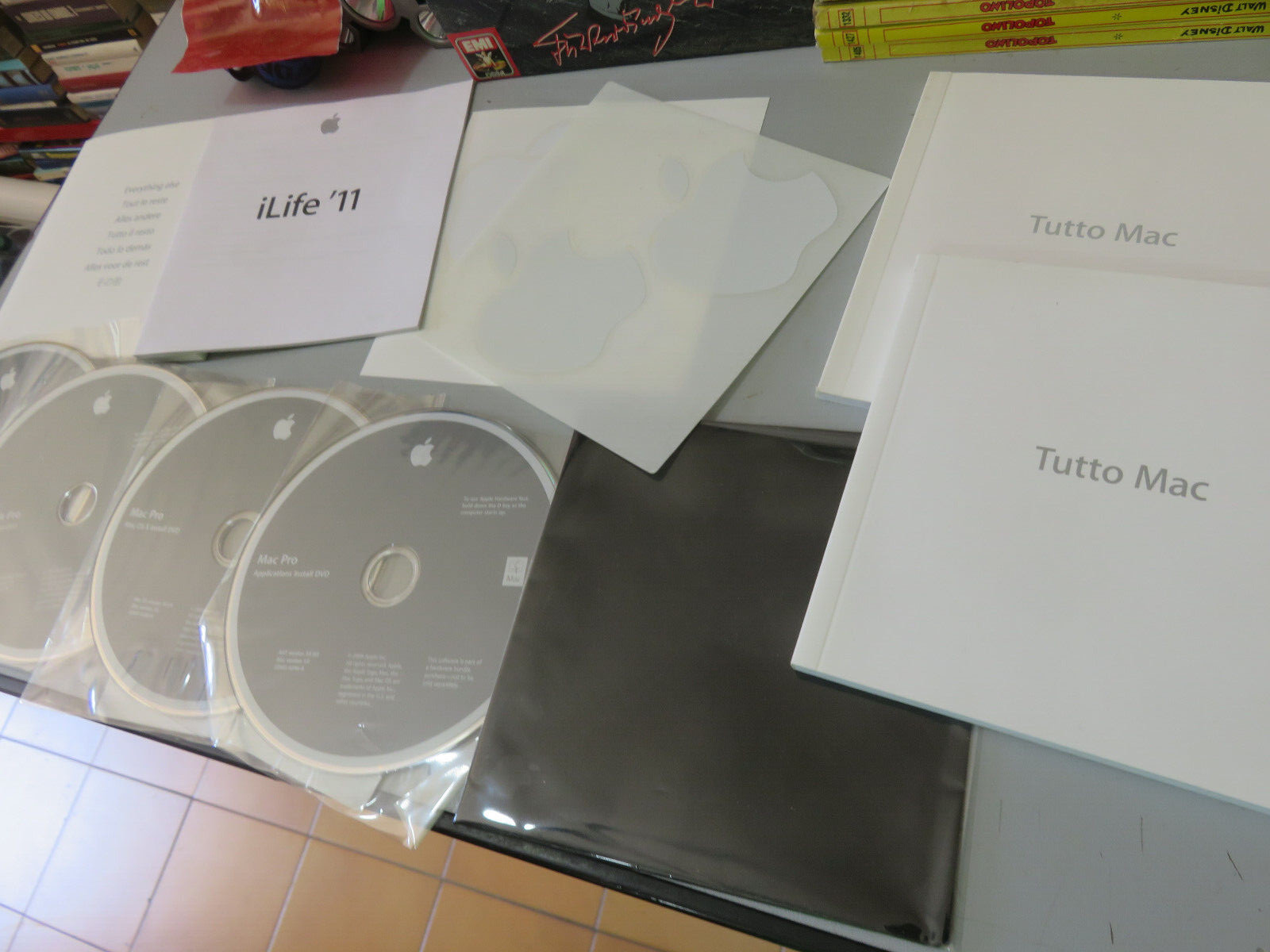 Lotto DVD istallazione libretti panno adesivi mac Pro come da foto ottime cond.