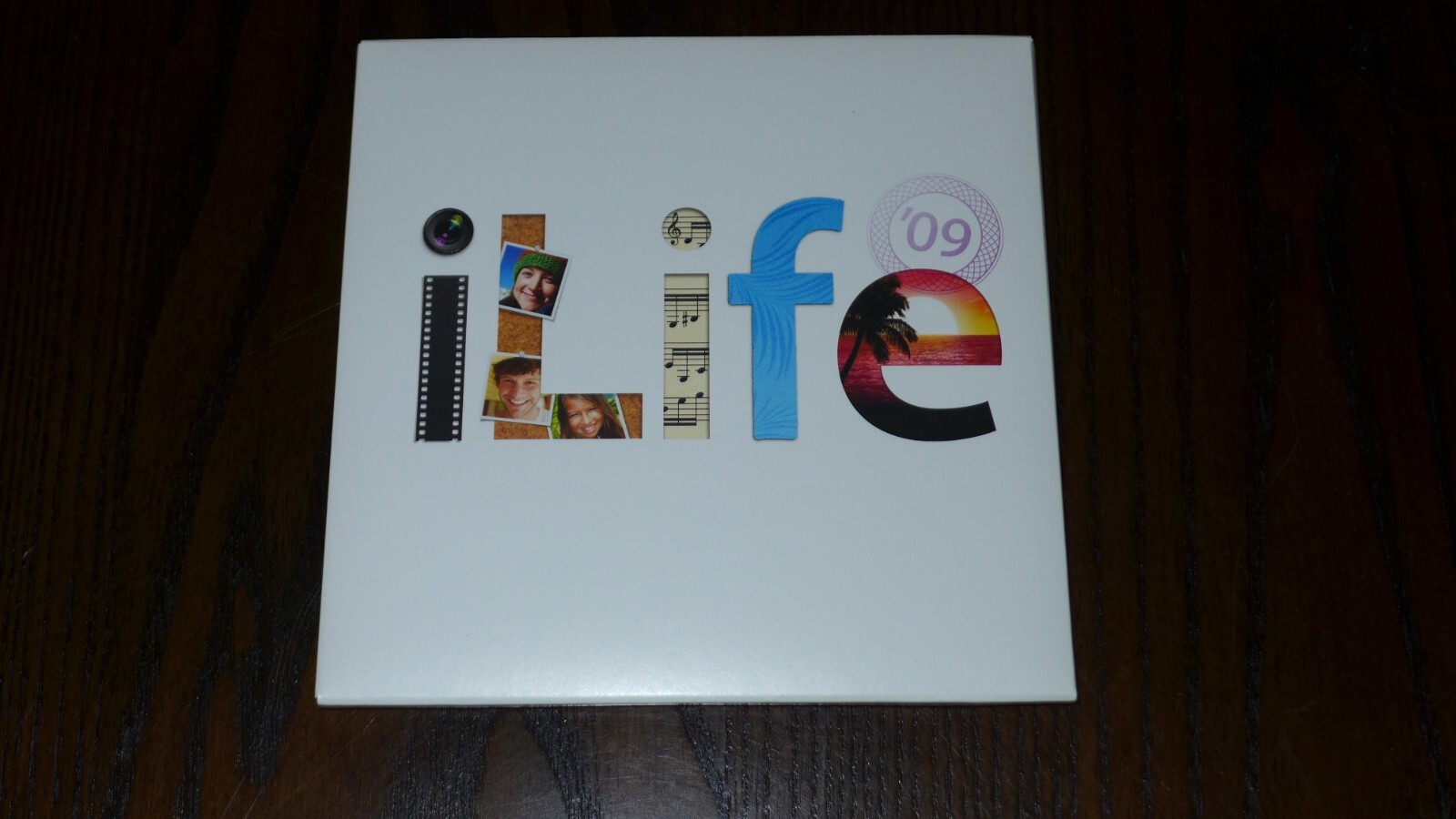 Apple Mac Box Set Includes Mac OS X Snow Leopard iLife 09 iWork 09 MC209Z/A 