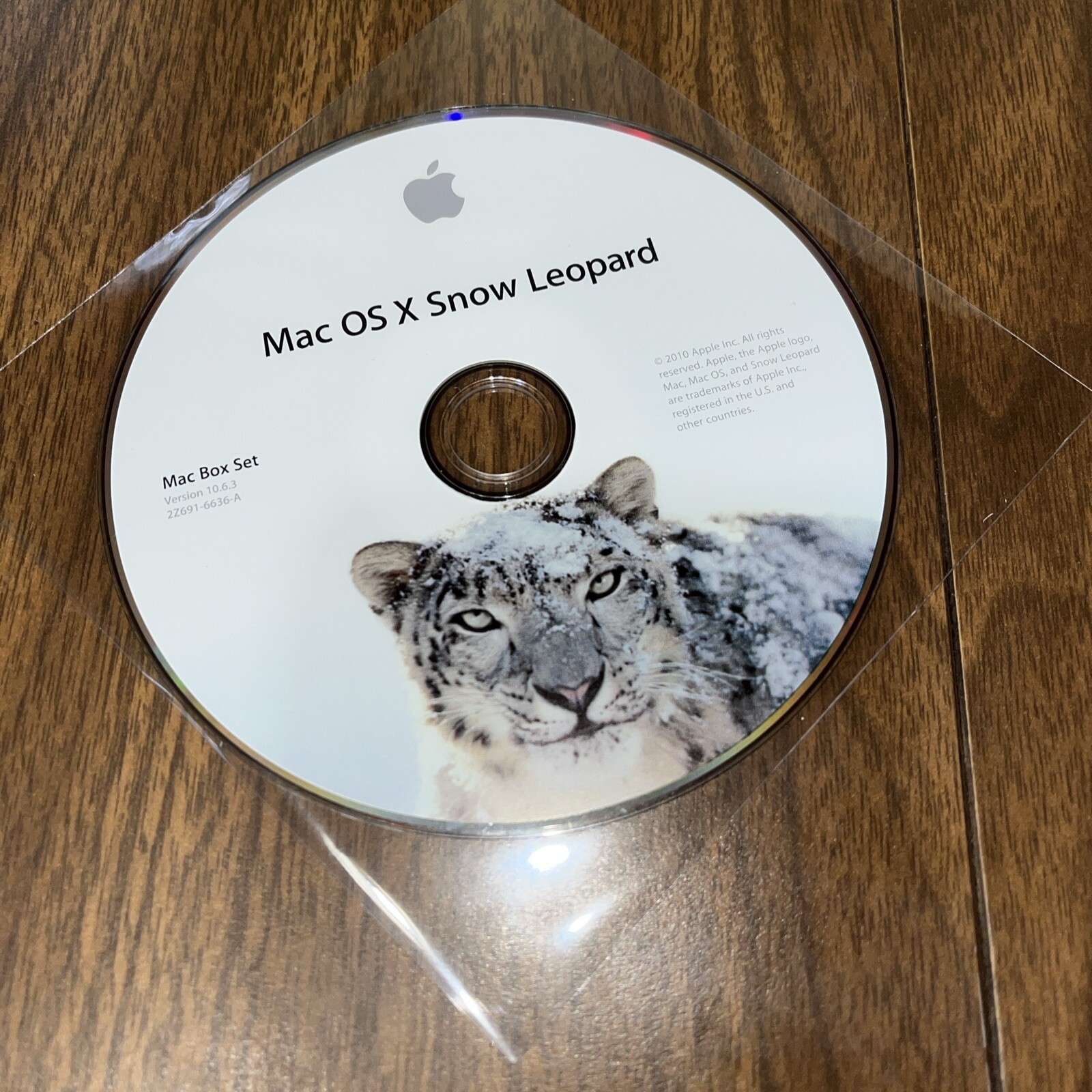 Apple Mac Box Set includes Mac OS X, Leopard, And iWork MC680Z/A USED