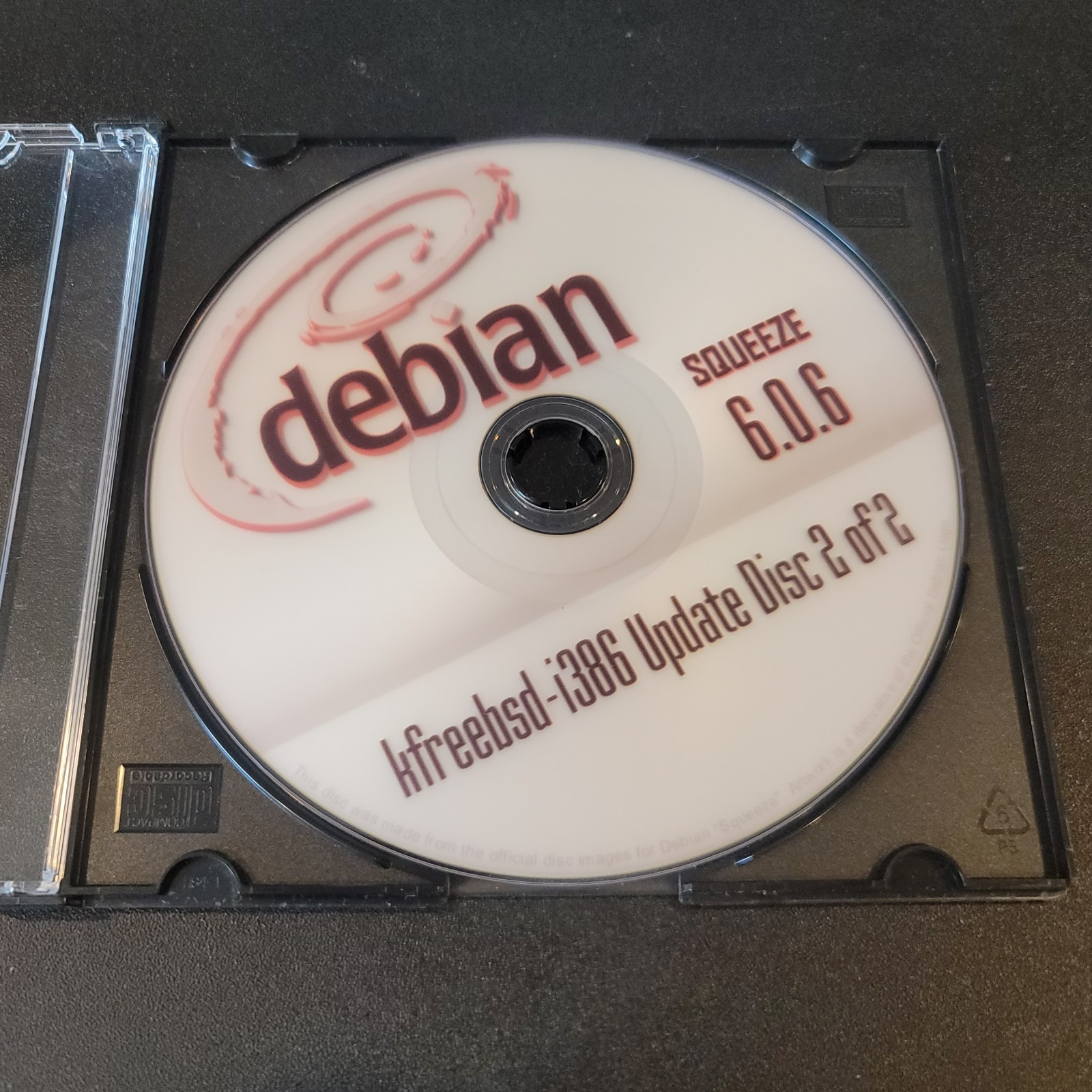 Debian Squeeze 6.0.6 kfreebsd-i386 Update 2 Discs Linux c2012