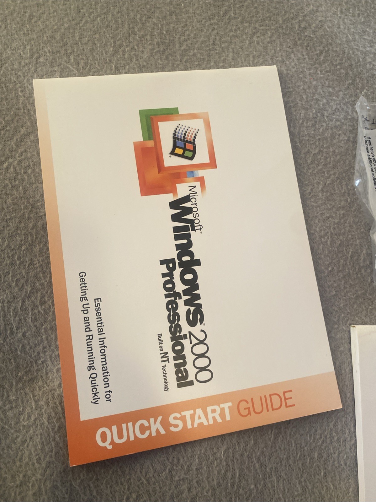 Microsoft Windows 2000 Professional Retail Box, Upgrade Edition (no CD)