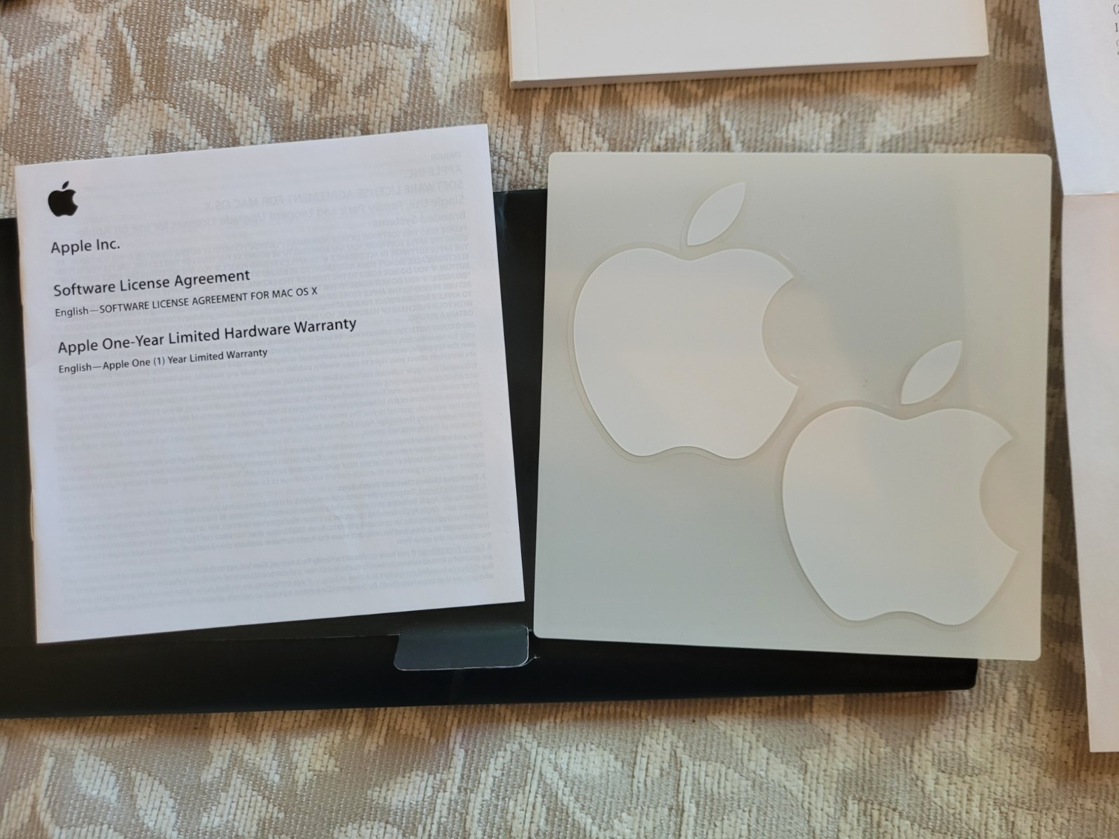 Apple Mac OS X 10 OEM Disk set with Everything book & apple decals +Install DVD