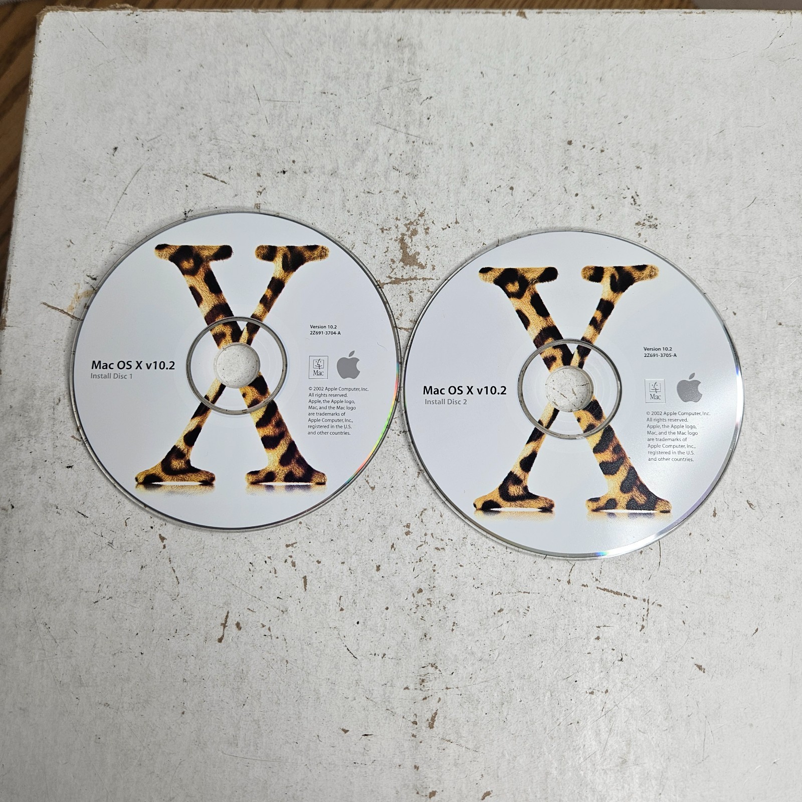 Apple Mac OS X v10.2 Jaguar Operating System 2-Disc Set 22691-3706-A