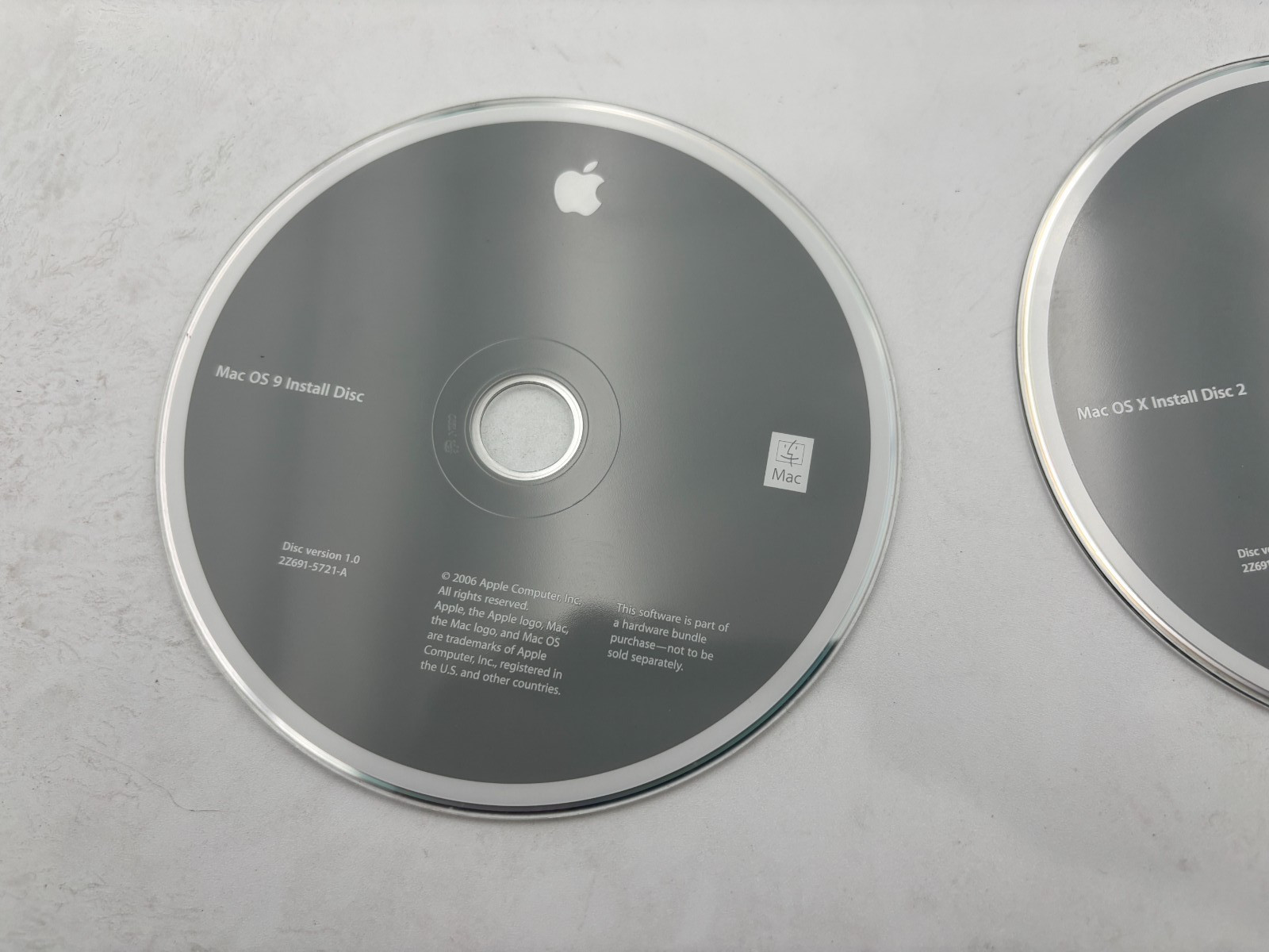 Apple iBook G4 Mac OS X 10.4.4 Install DVD’s 2Z691-5728-A 2Z691-5607-A OS 9 mw