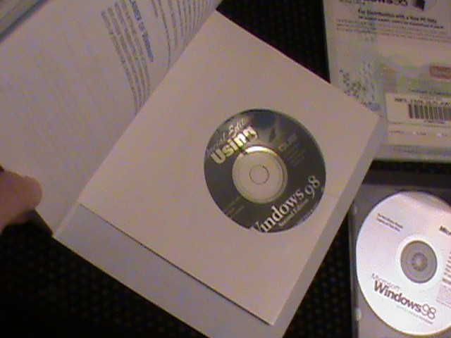 WINDOWS 98 2nd. Edition W-KEY and 900 Page Manual by Que 3 Pc. Lot BONUS CD