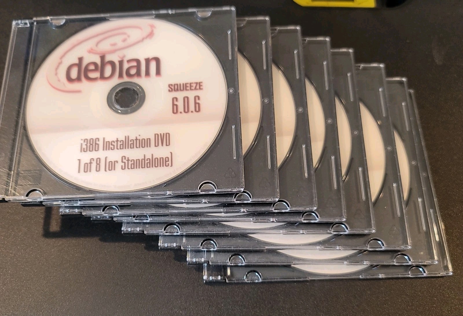 Debian Squeeze 6.0.6 i386 Instalation DVD Discs 8 Total Standalone Linux c2012