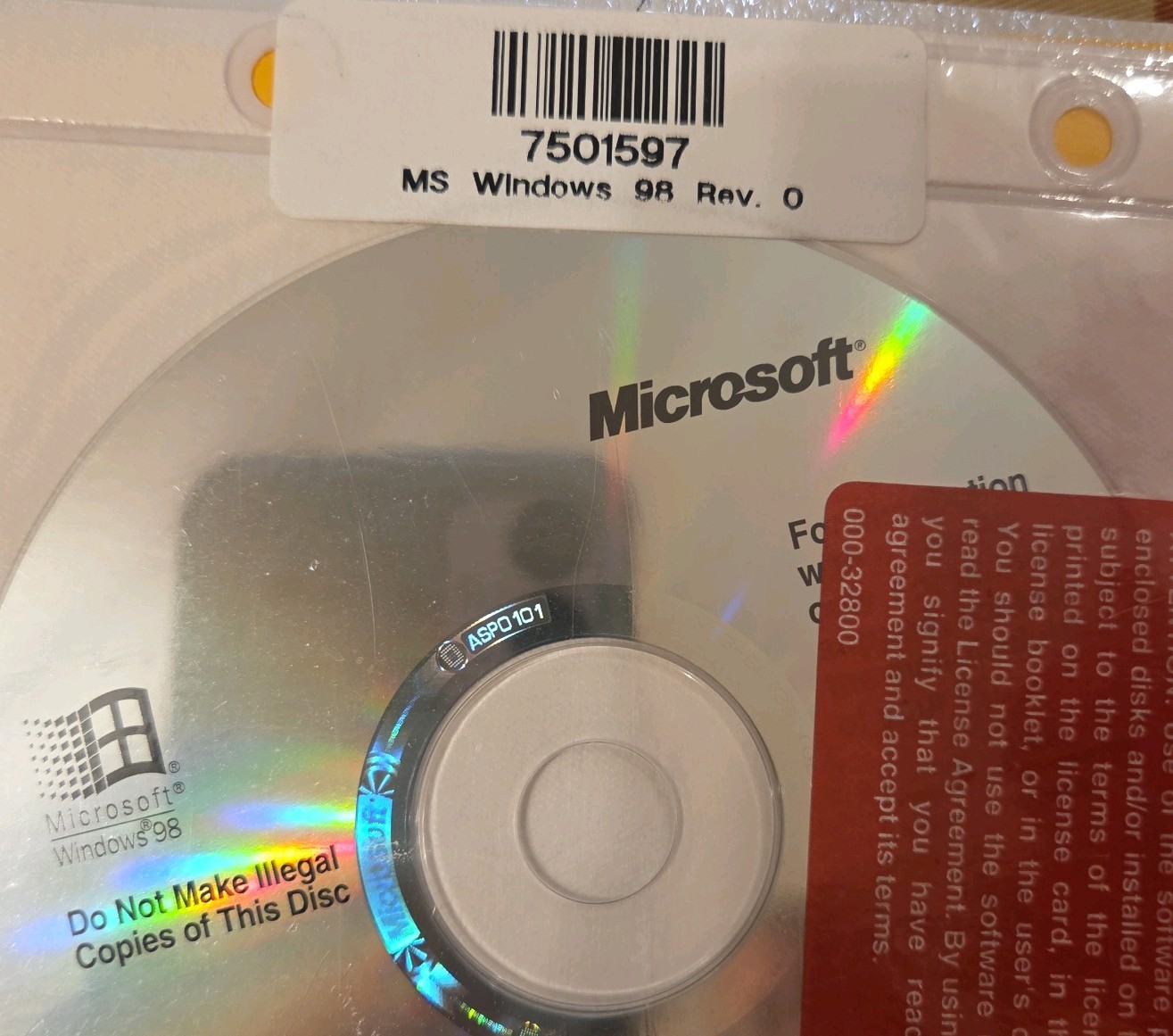 MICROSOFT WINDOWS 98 OPERATING SYSTEM Distribution with GATEWAY/SEALED KEY Rev 0