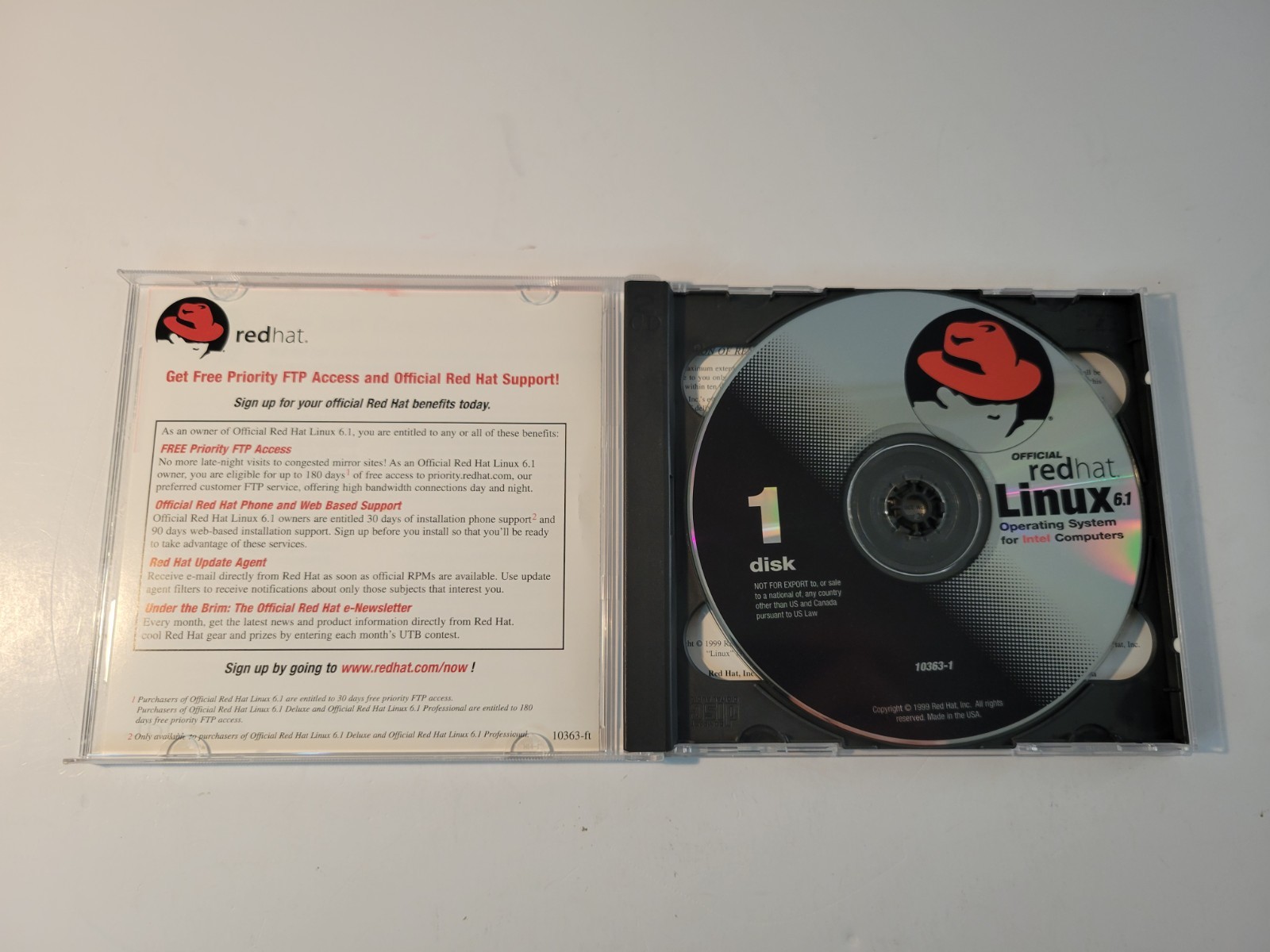 Official Redhat Linux 6.1 (2 Cds)