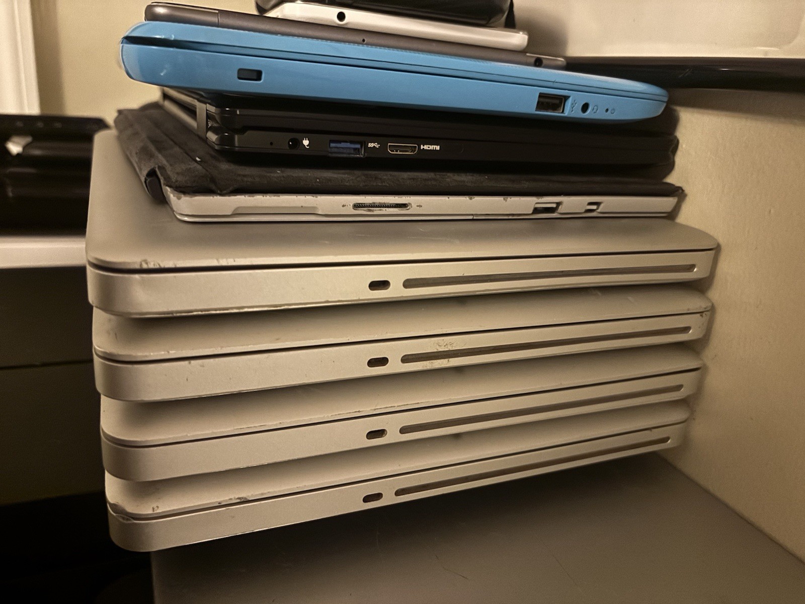 Apple And Windows Lot