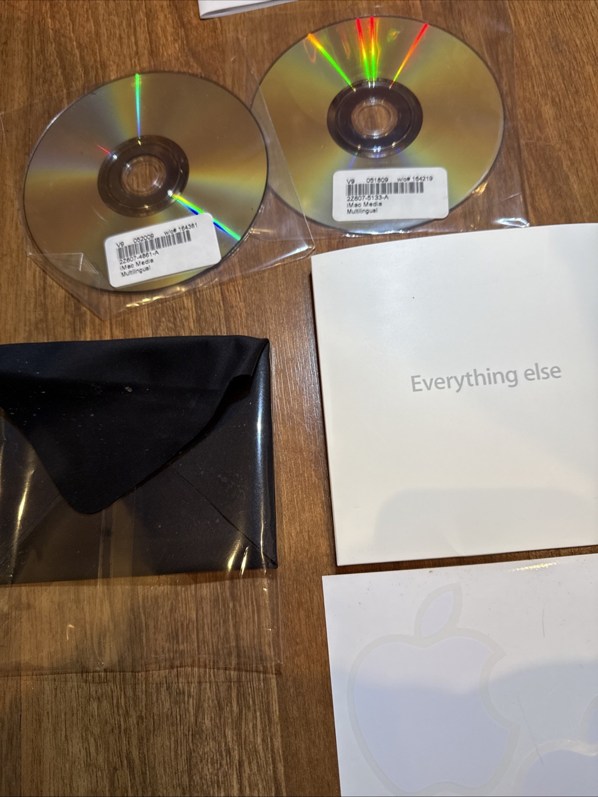 Macintosh iMac OS X 10.5.6 Install & Applications DVD OEM + Cloth, Stickers 2009