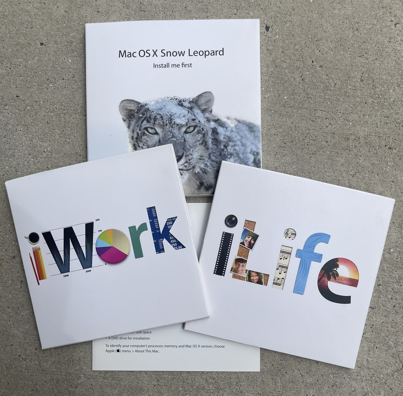 Apple Mac Box Set Includes Mac OS X Snow Leopard iLife 09 iWork 09 MC209Z/A 