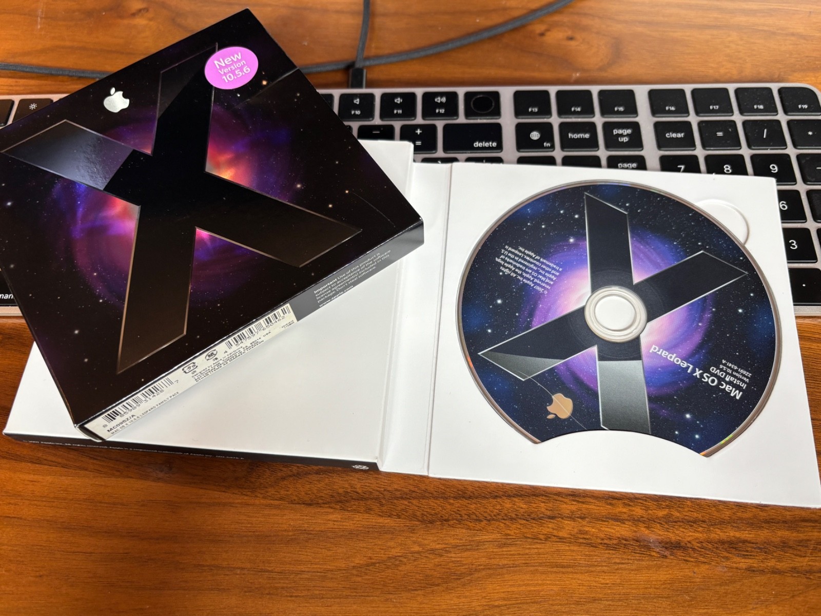 Apple Mac OS X 10.5.6 Leopard Retail DVD