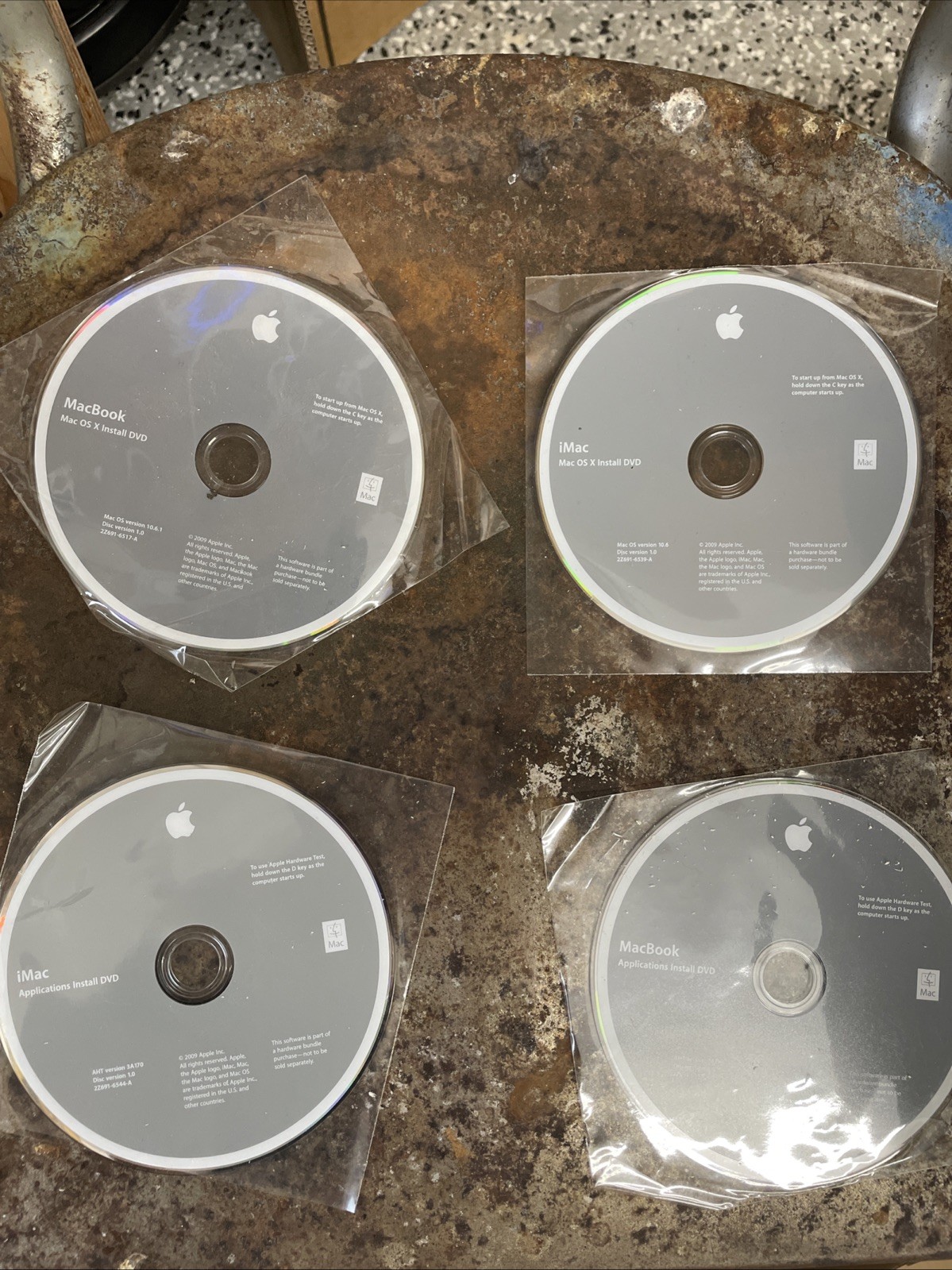 MacBook Mac OS X Install DVD (version 10.6.1) AND Applications Install DVD