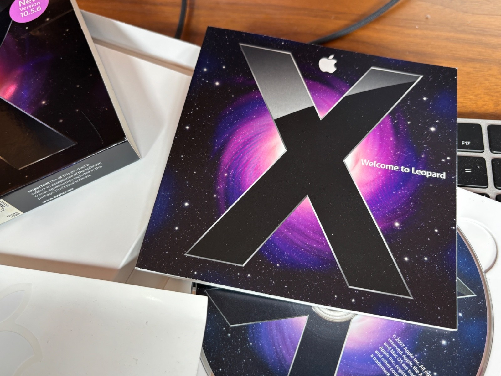 Apple Mac OS X 10.5.6 Leopard Retail DVD